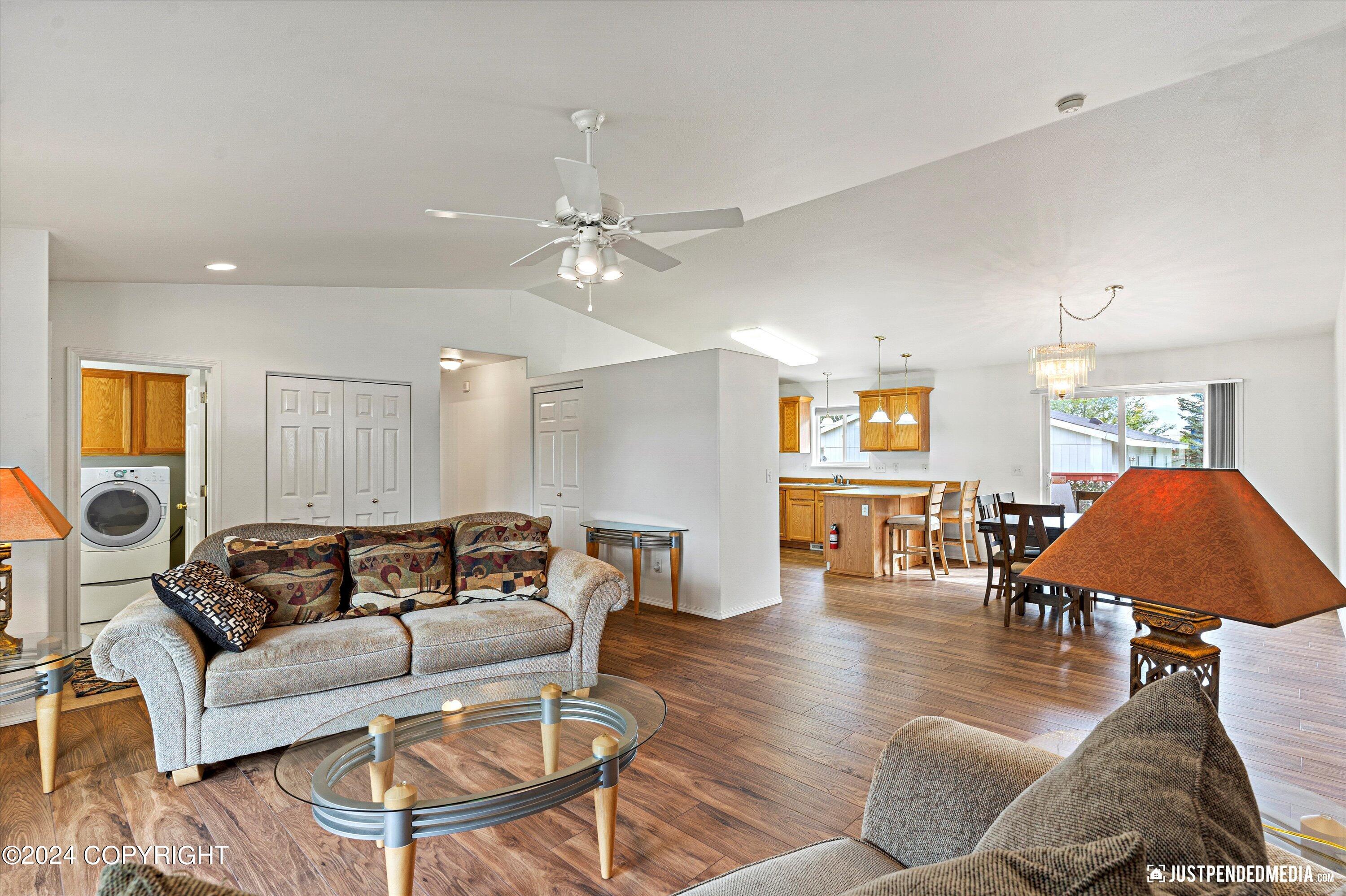 976 Shakespeare Circle