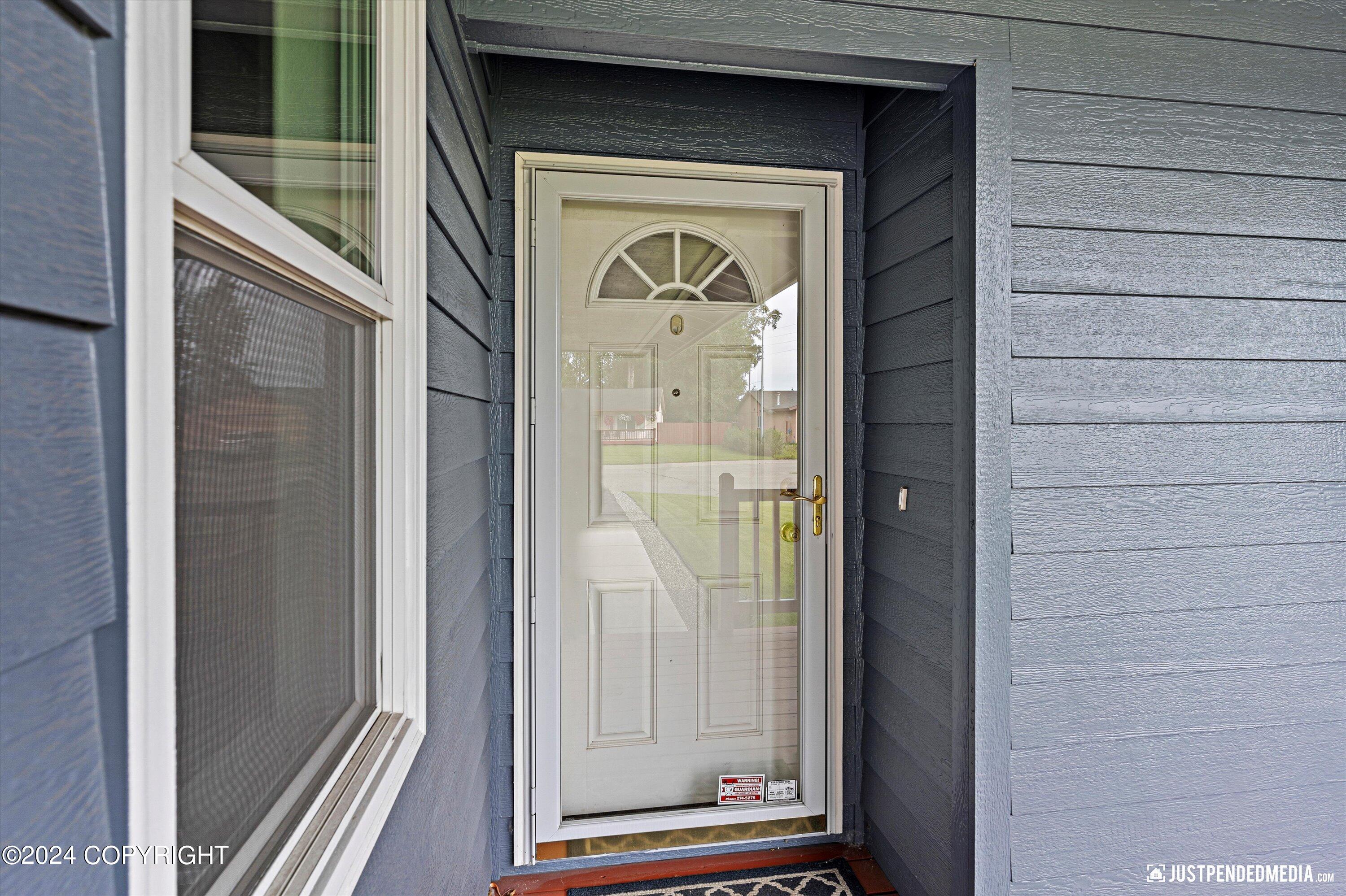 976 Shakespeare Circle