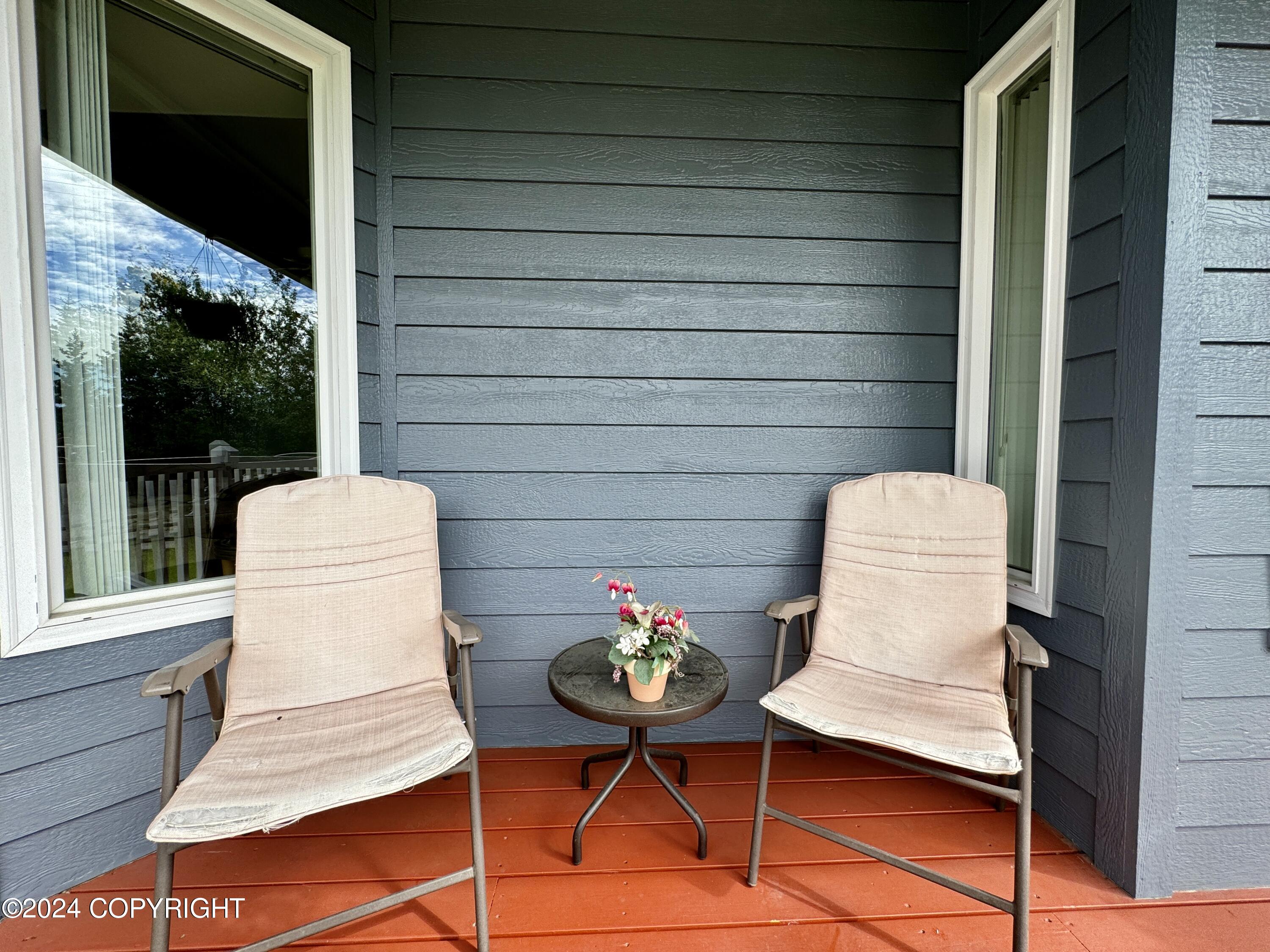 976 Shakespeare Circle