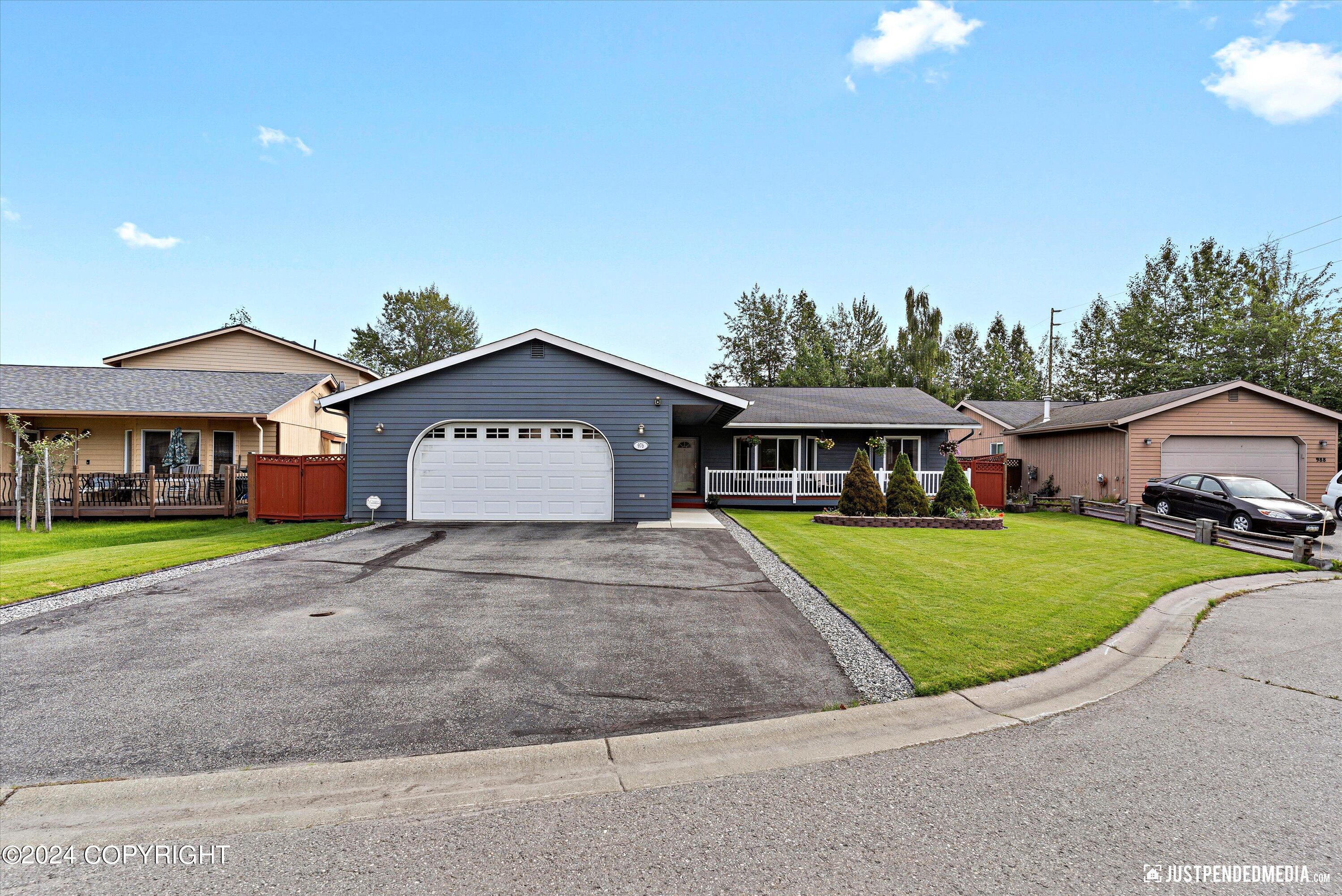 976 Shakespeare Circle