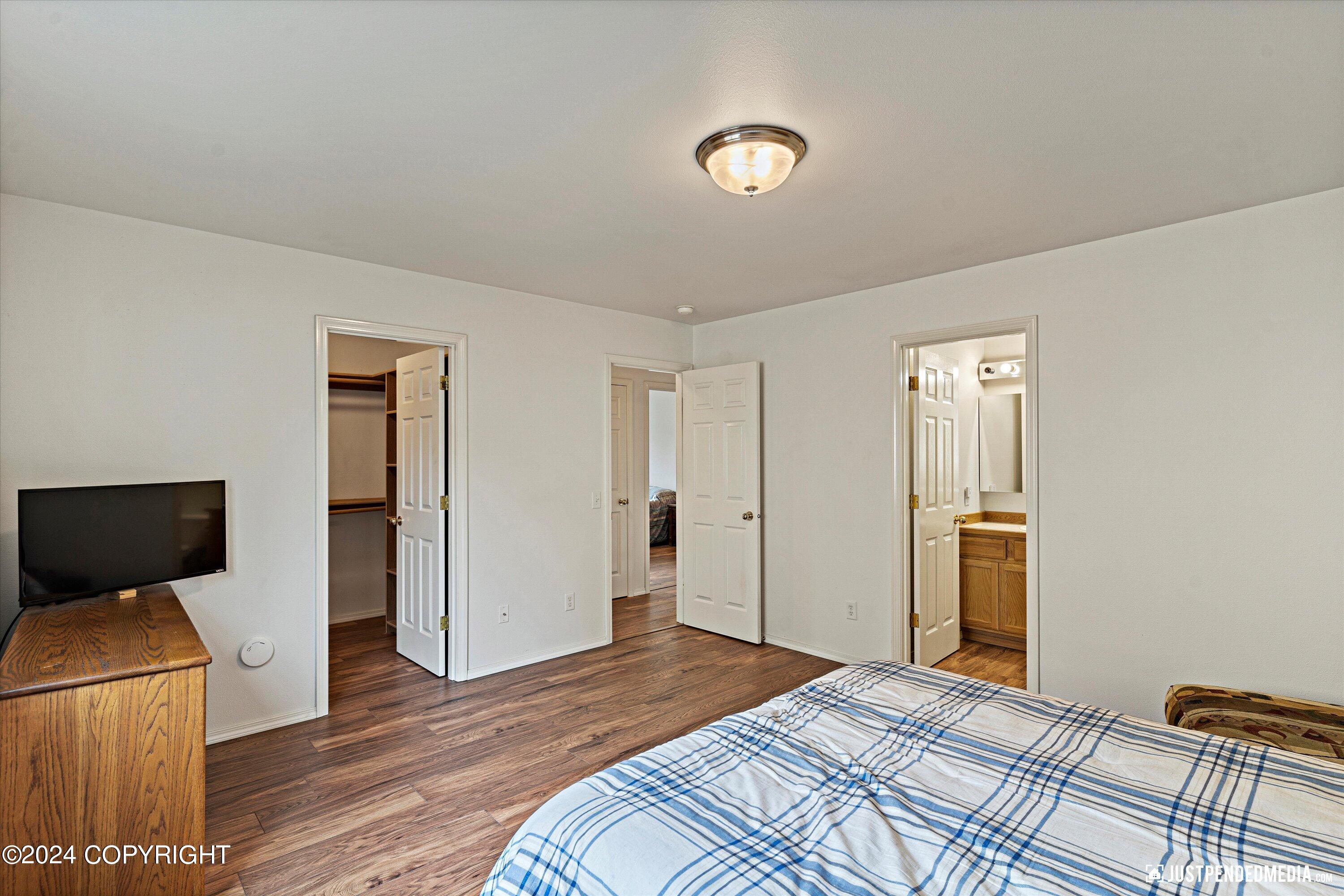 976 Shakespeare Circle