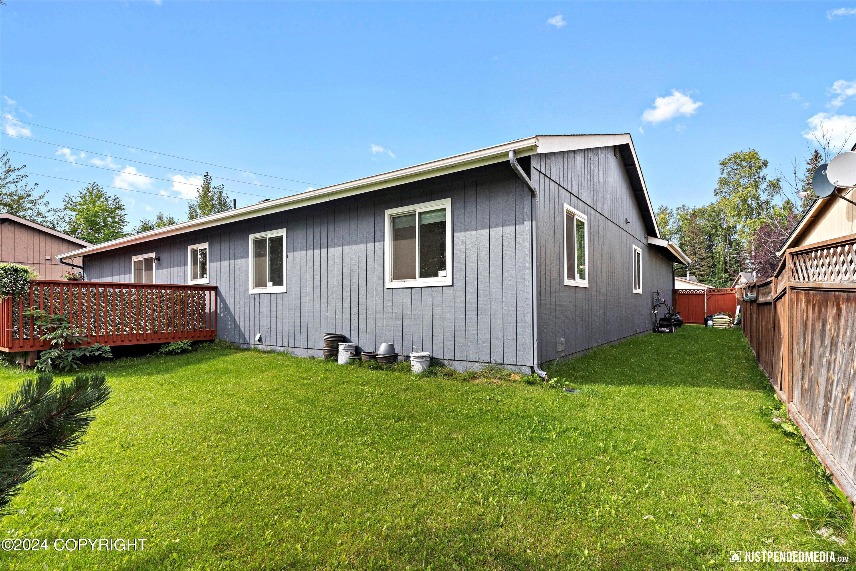 976 Shakespeare Circle