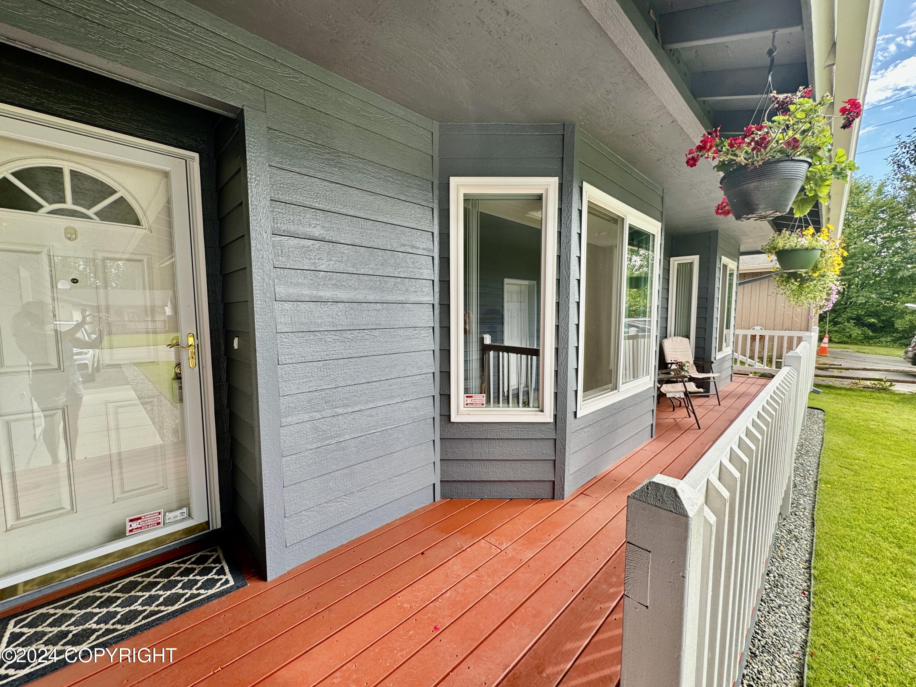 976 Shakespeare Circle