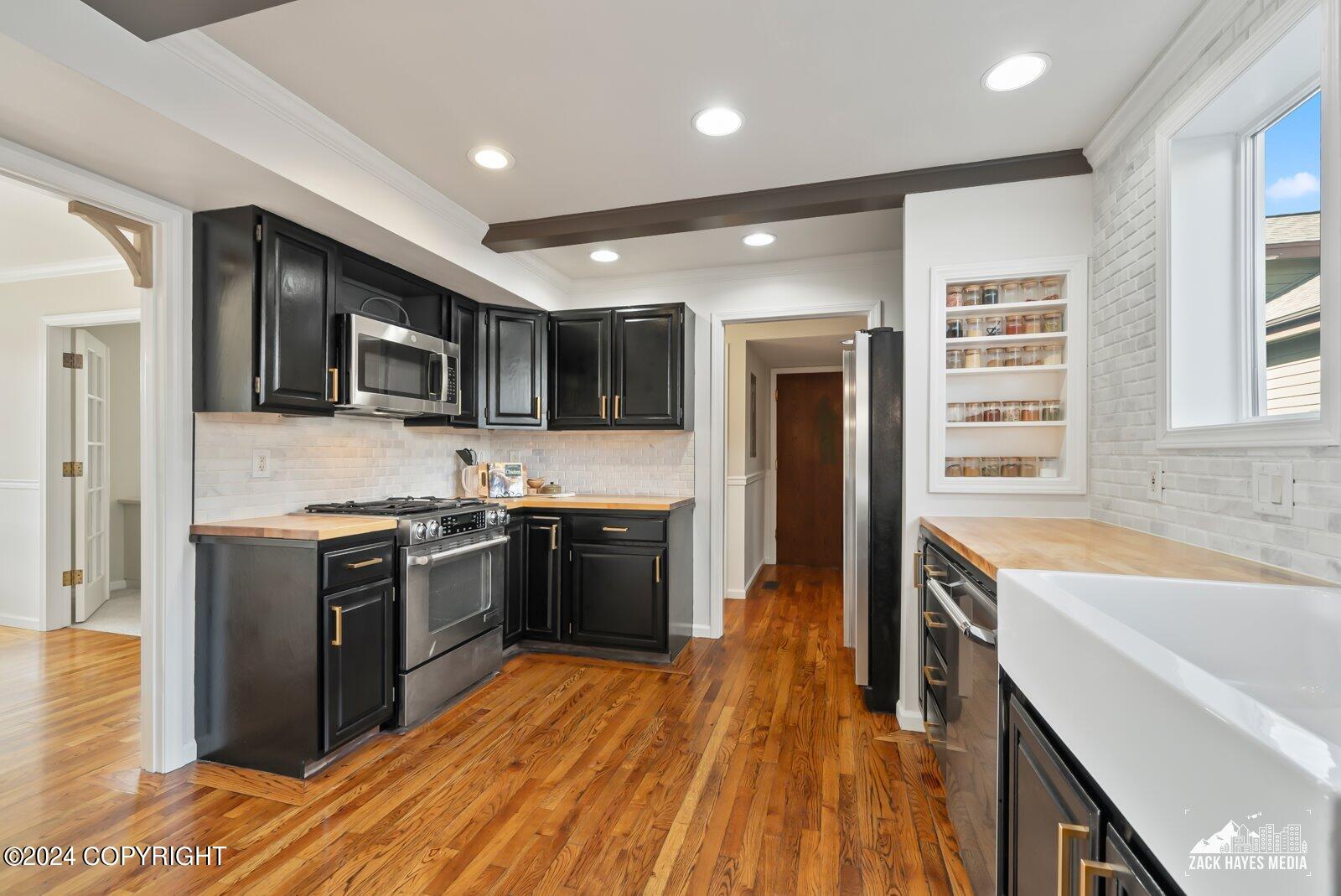 517 W 12th Avenue