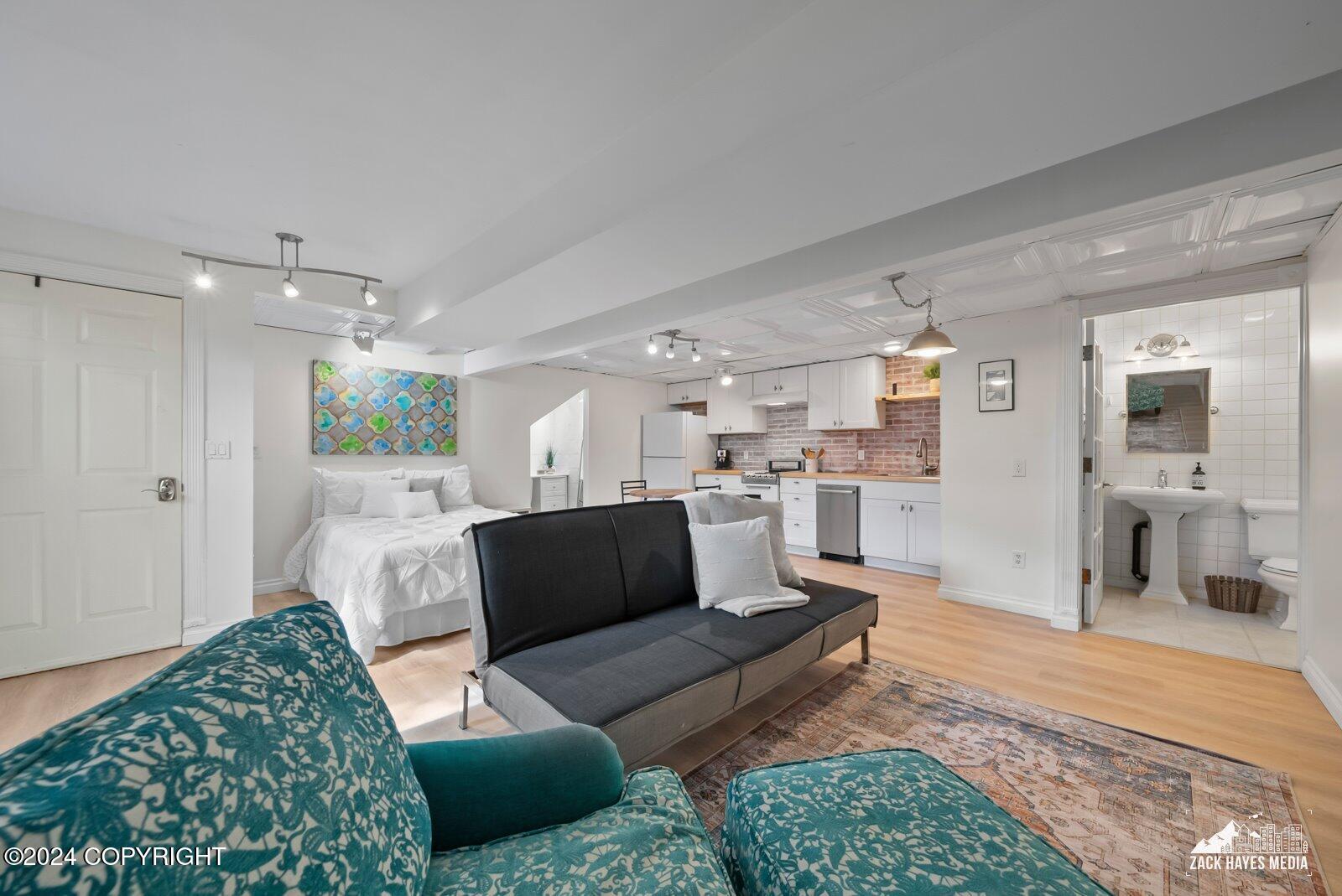 517 W 12th Avenue
