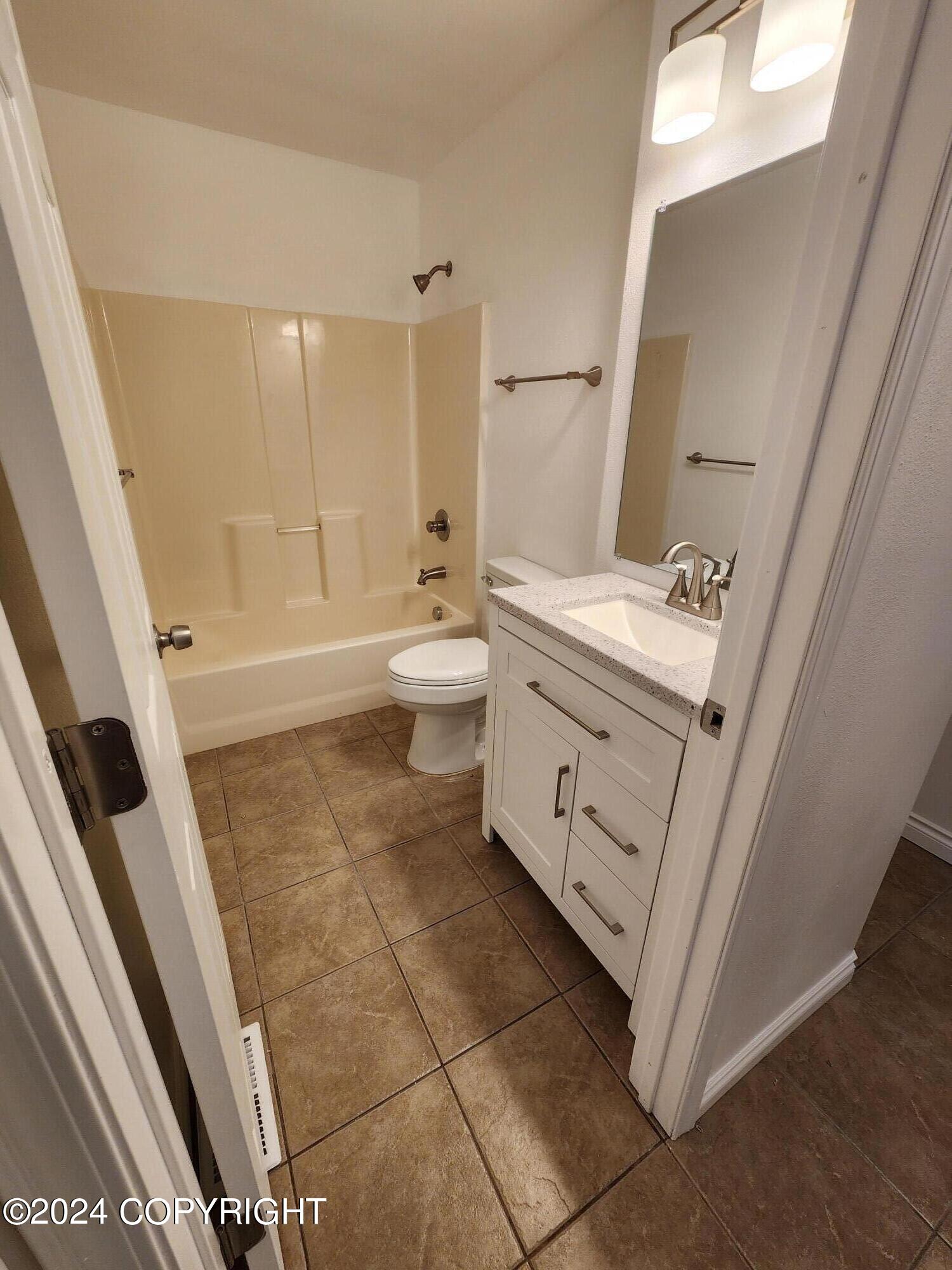 4002 Lakehurst Circle # 1