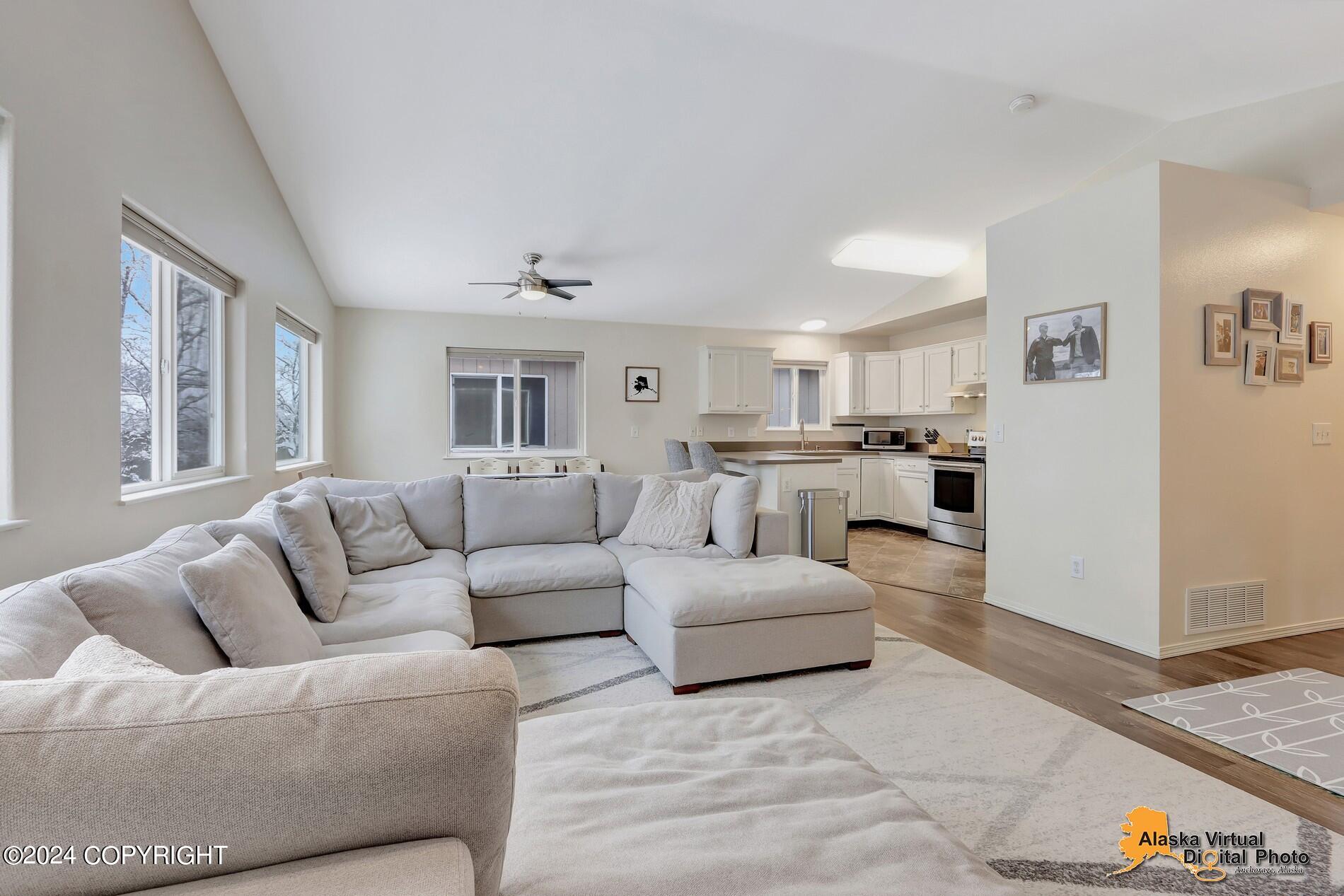 8543 Cross Pointe Loop