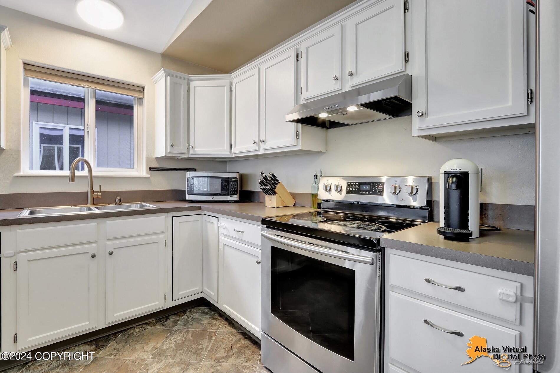 8543 Cross Pointe Loop
