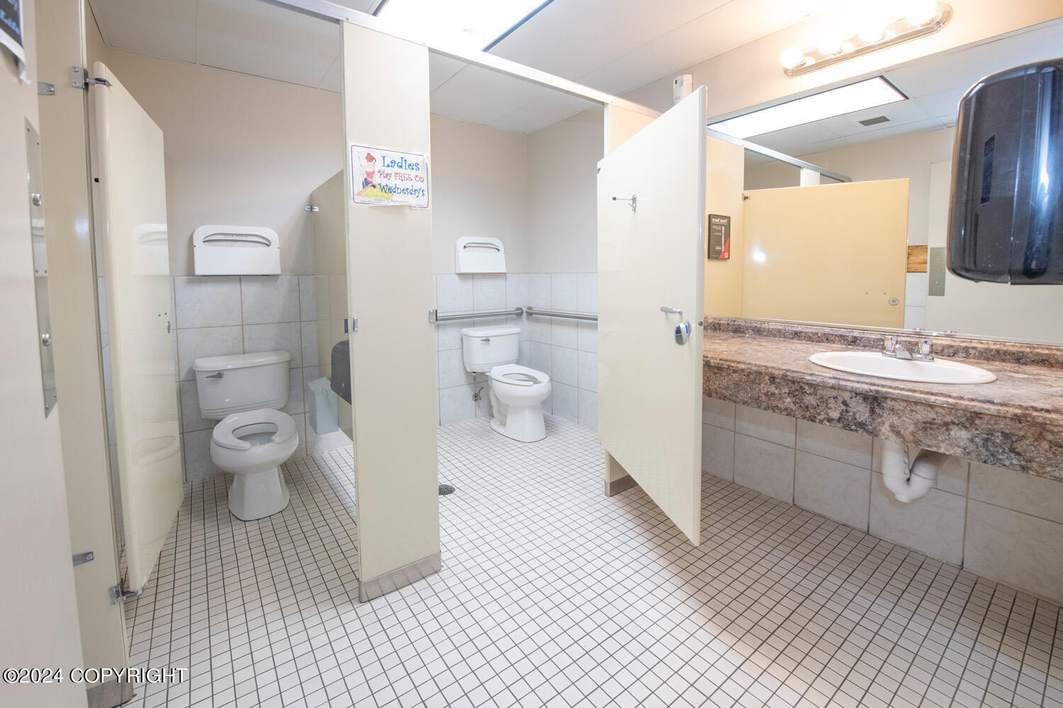 903 W Northern Lights Boulevard