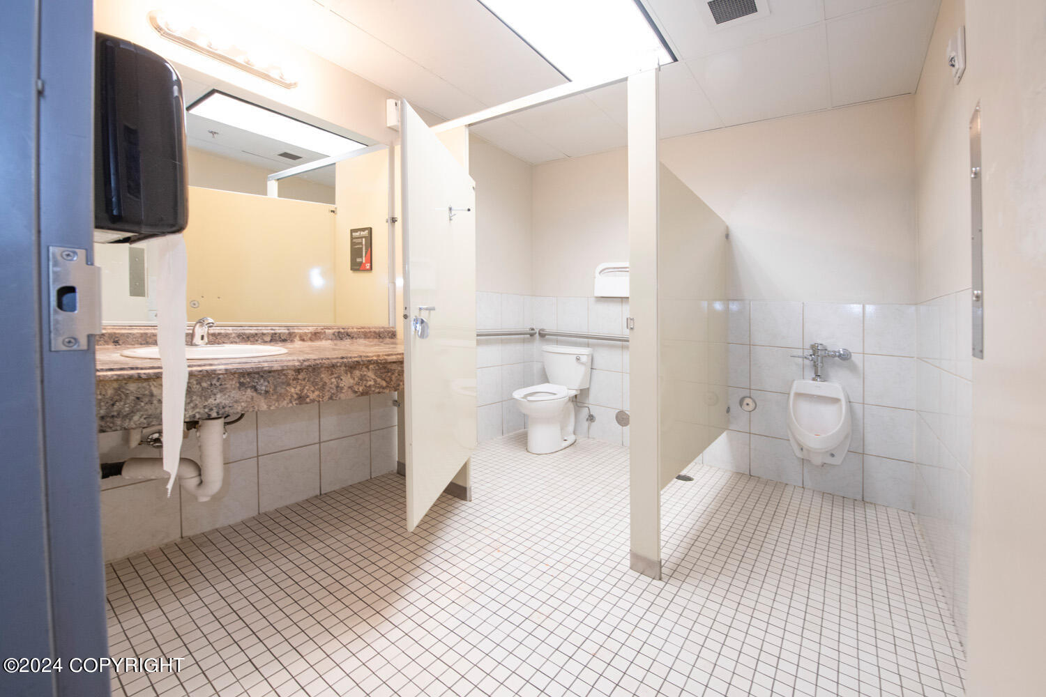 903 W Northern Lights Boulevard