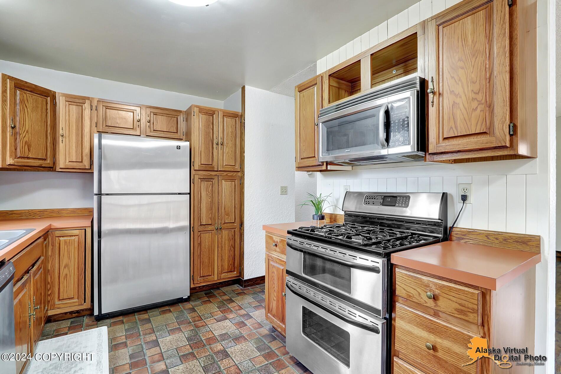 1505 N Golden Hills Drive