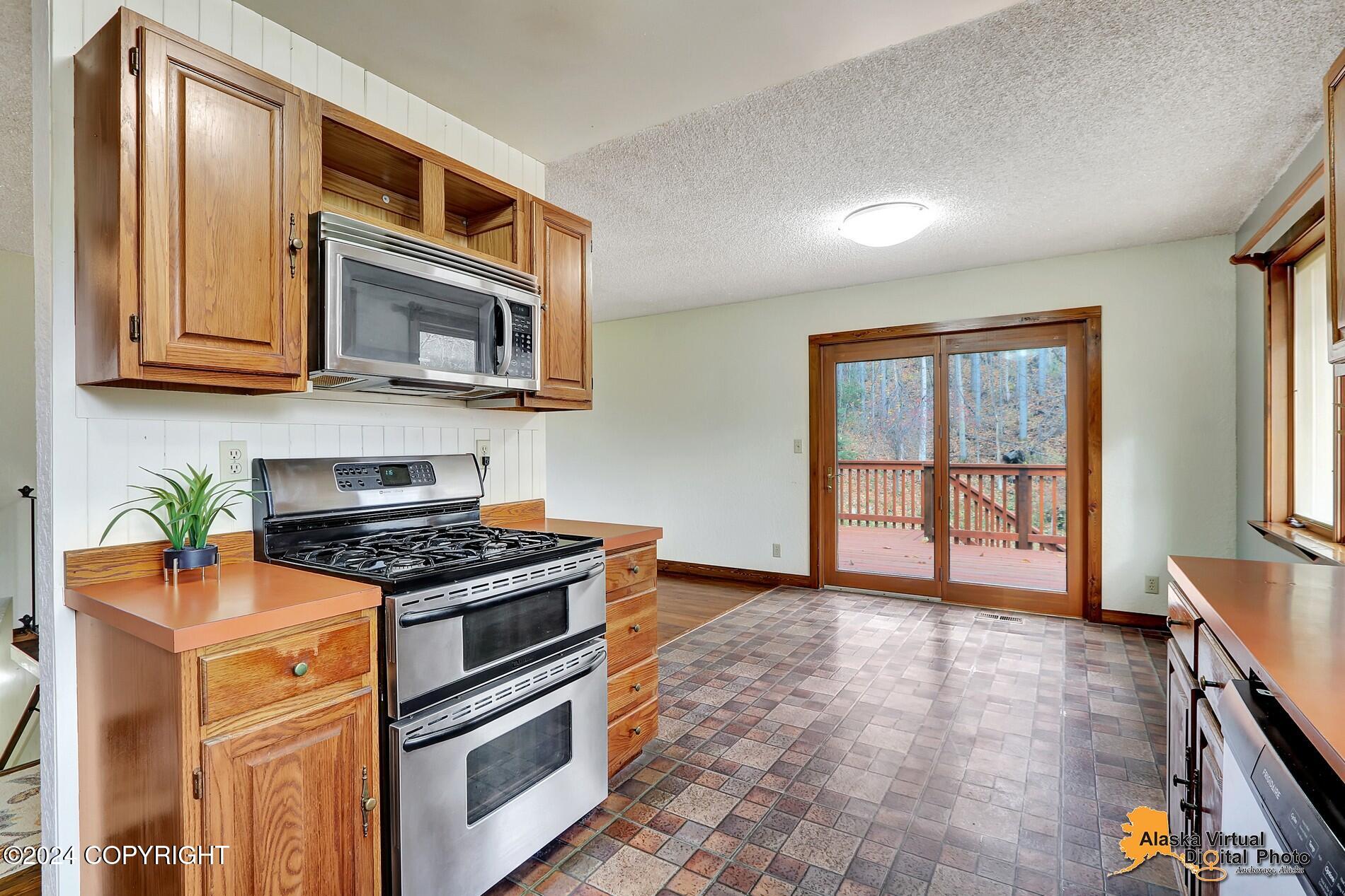 1505 N Golden Hills Drive