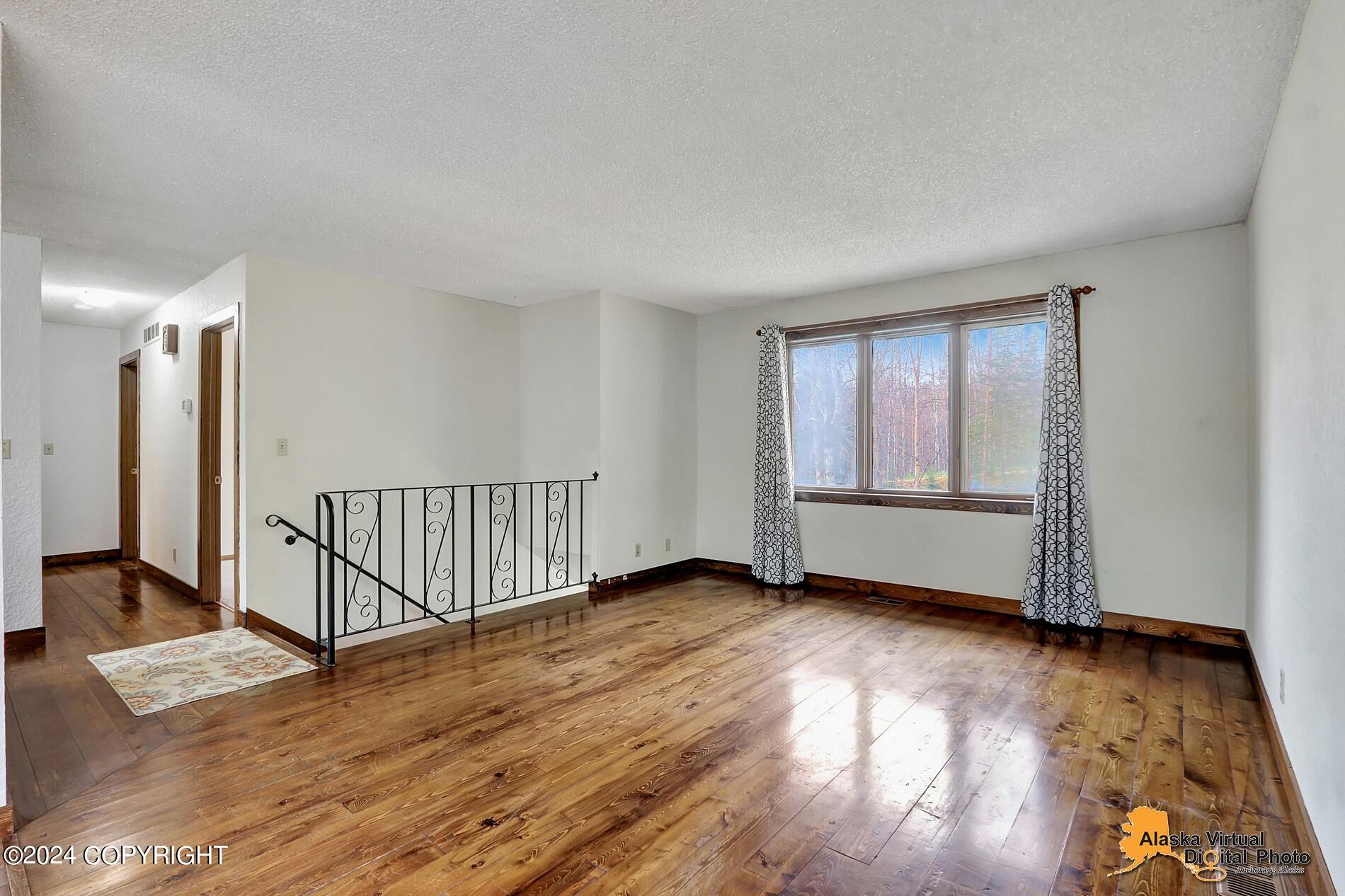 1505 N Golden Hills Drive