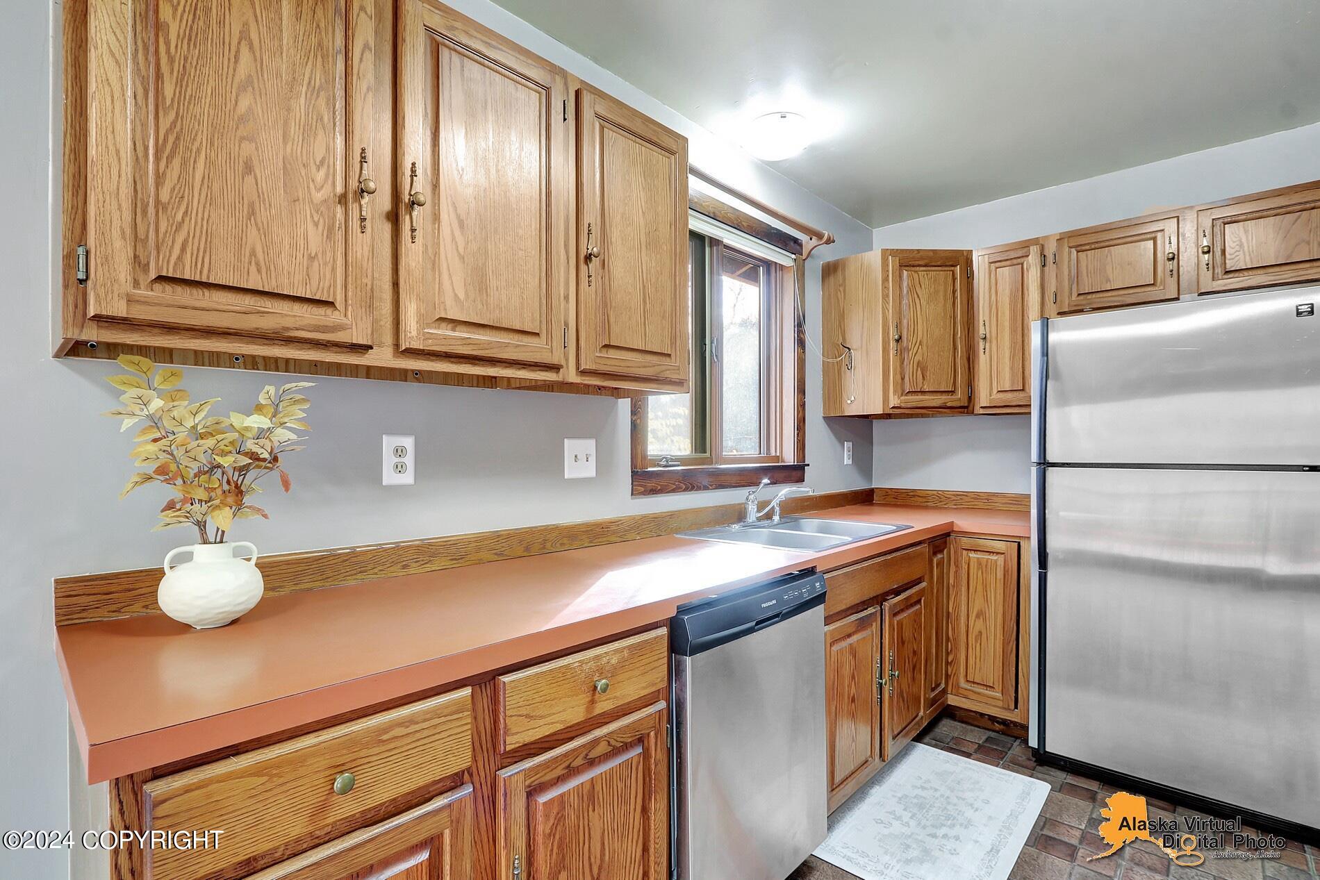 1505 N Golden Hills Drive