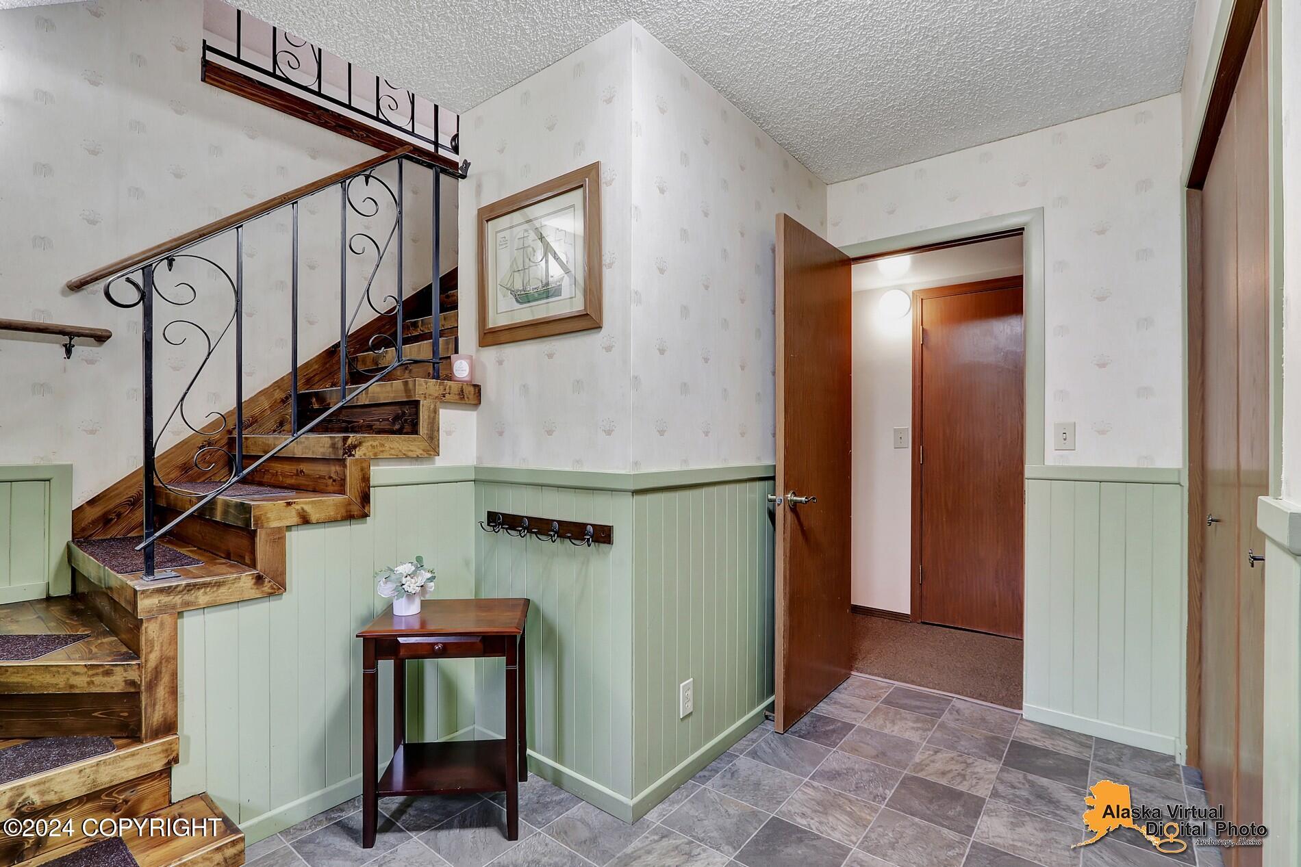 1505 N Golden Hills Drive