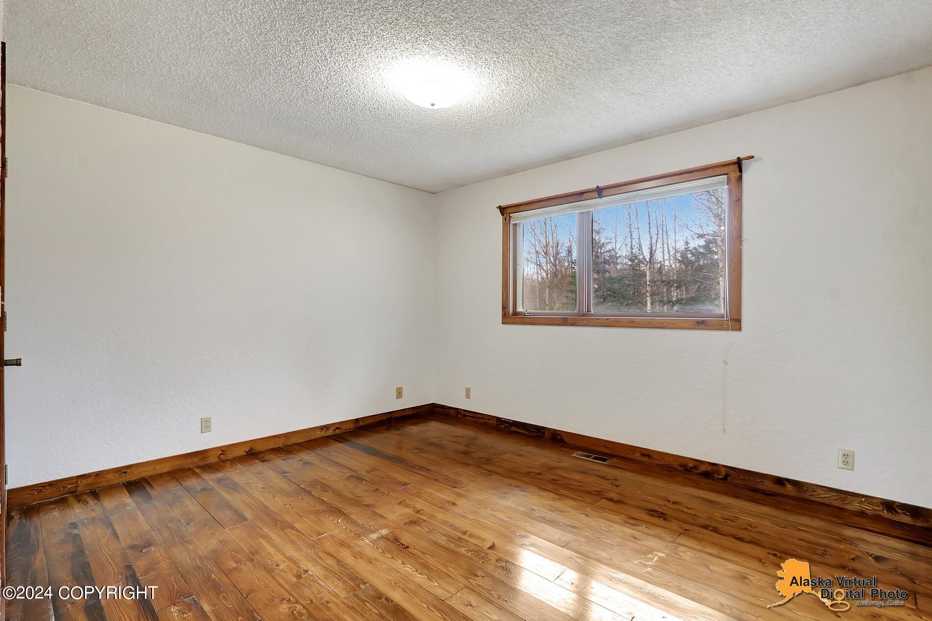 1505 N Golden Hills Drive