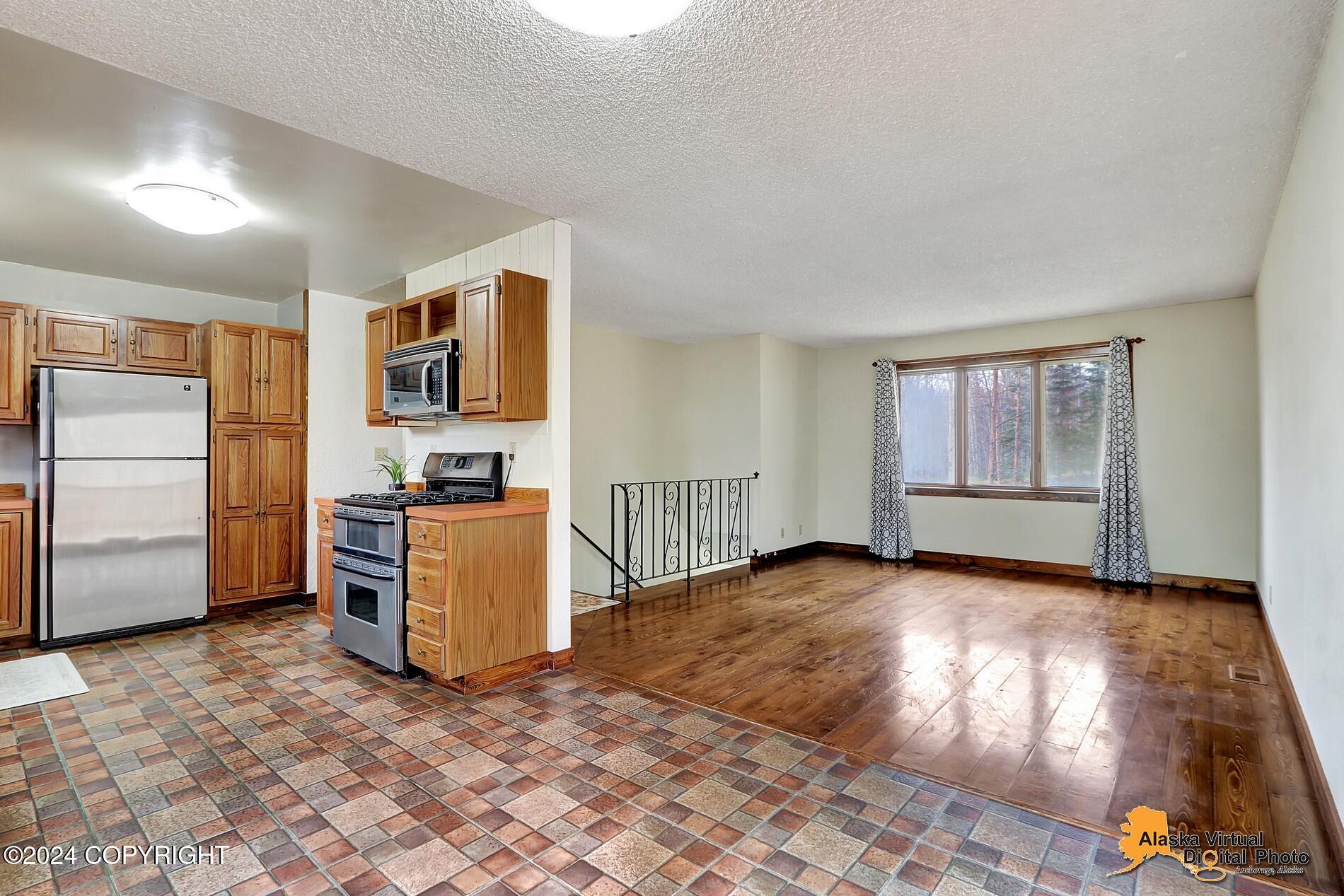 1505 N Golden Hills Drive