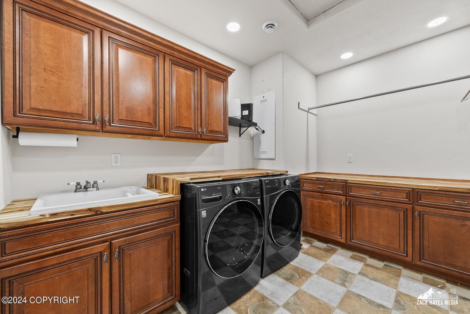 6777 Downey Finch Dr Drive