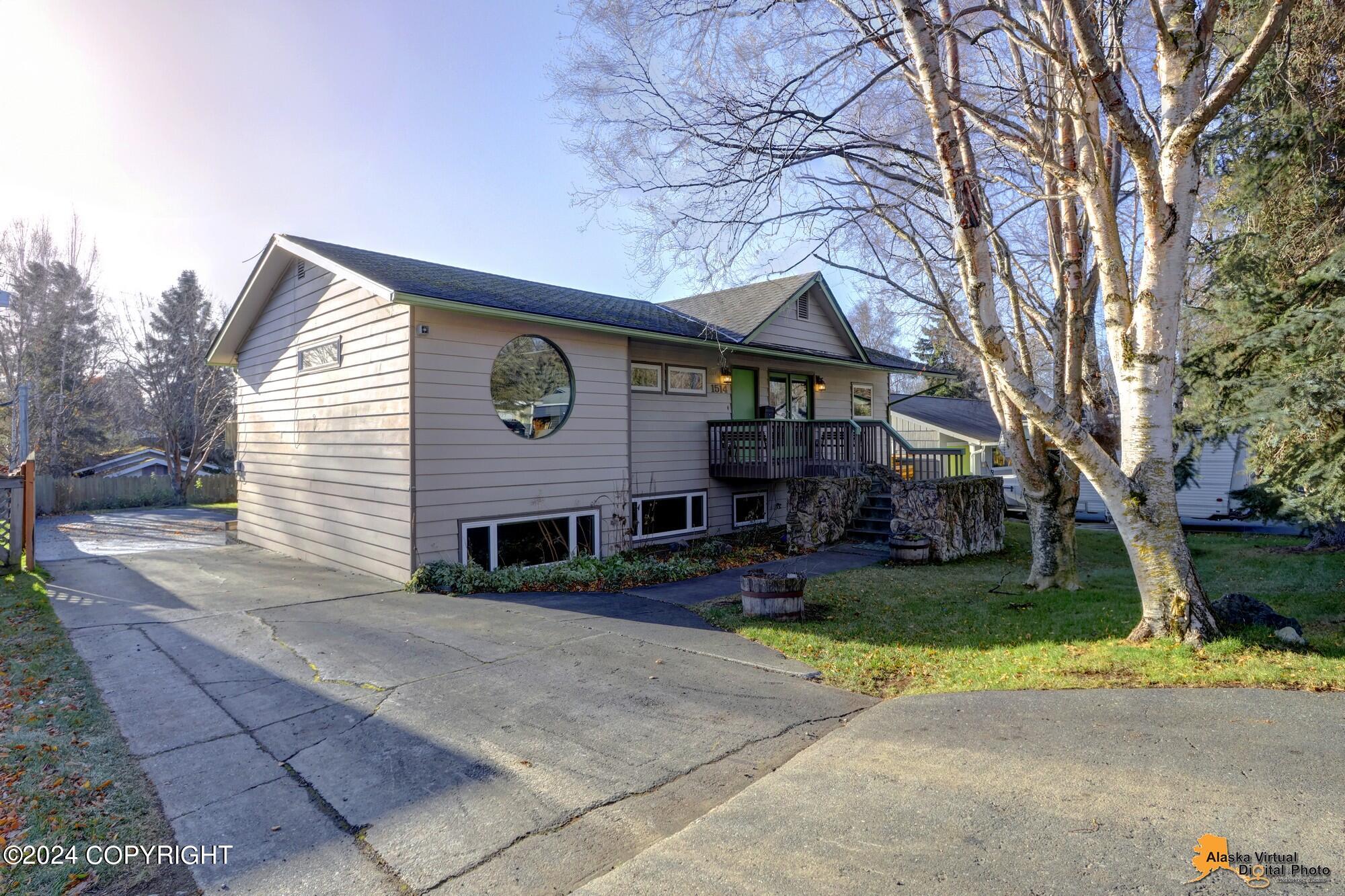 1514 W 14th Avenue