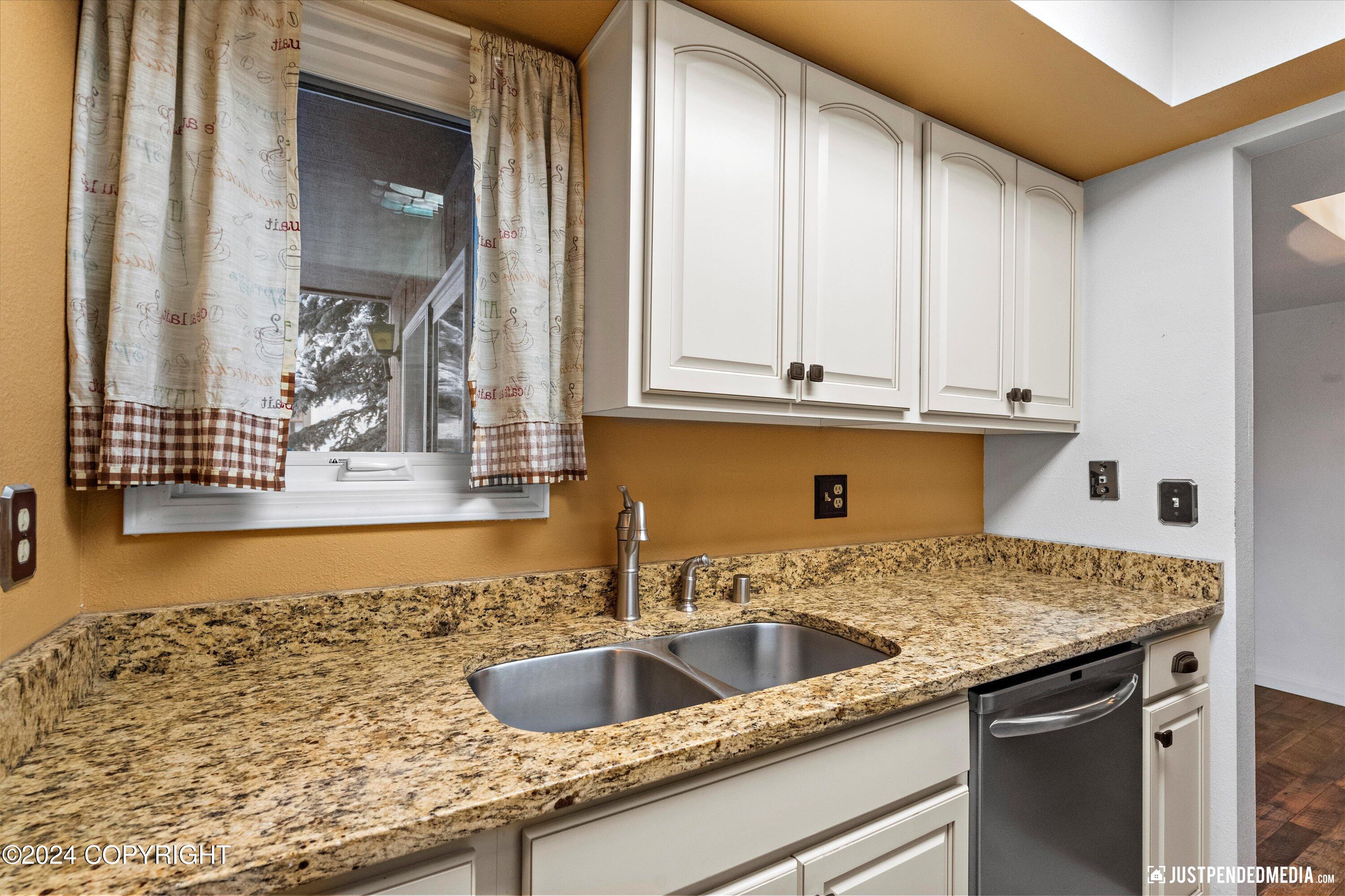 7250 Huntsmen Circle # B