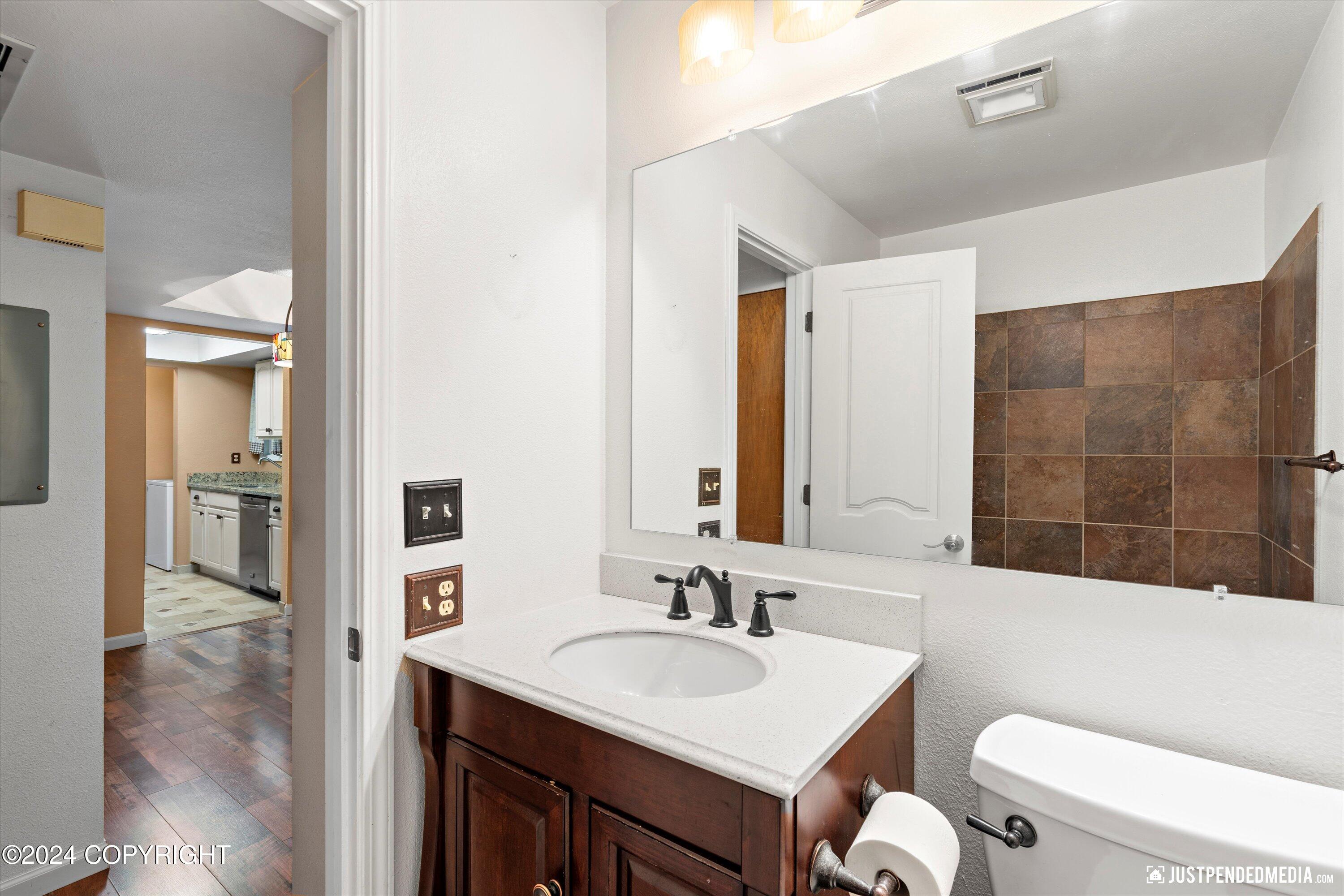 7250 Huntsmen Circle # B