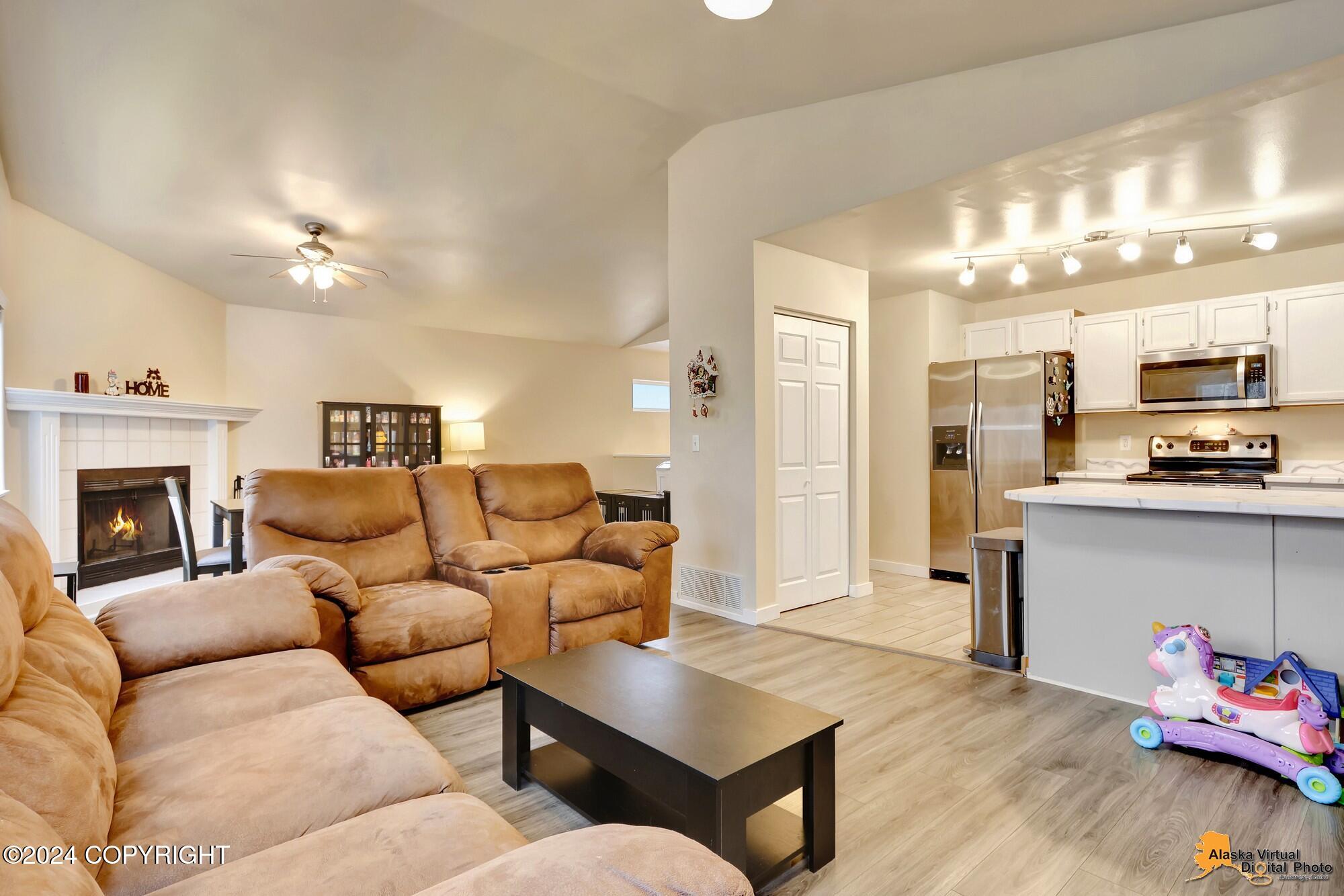 8537 Cross Pointe Loop