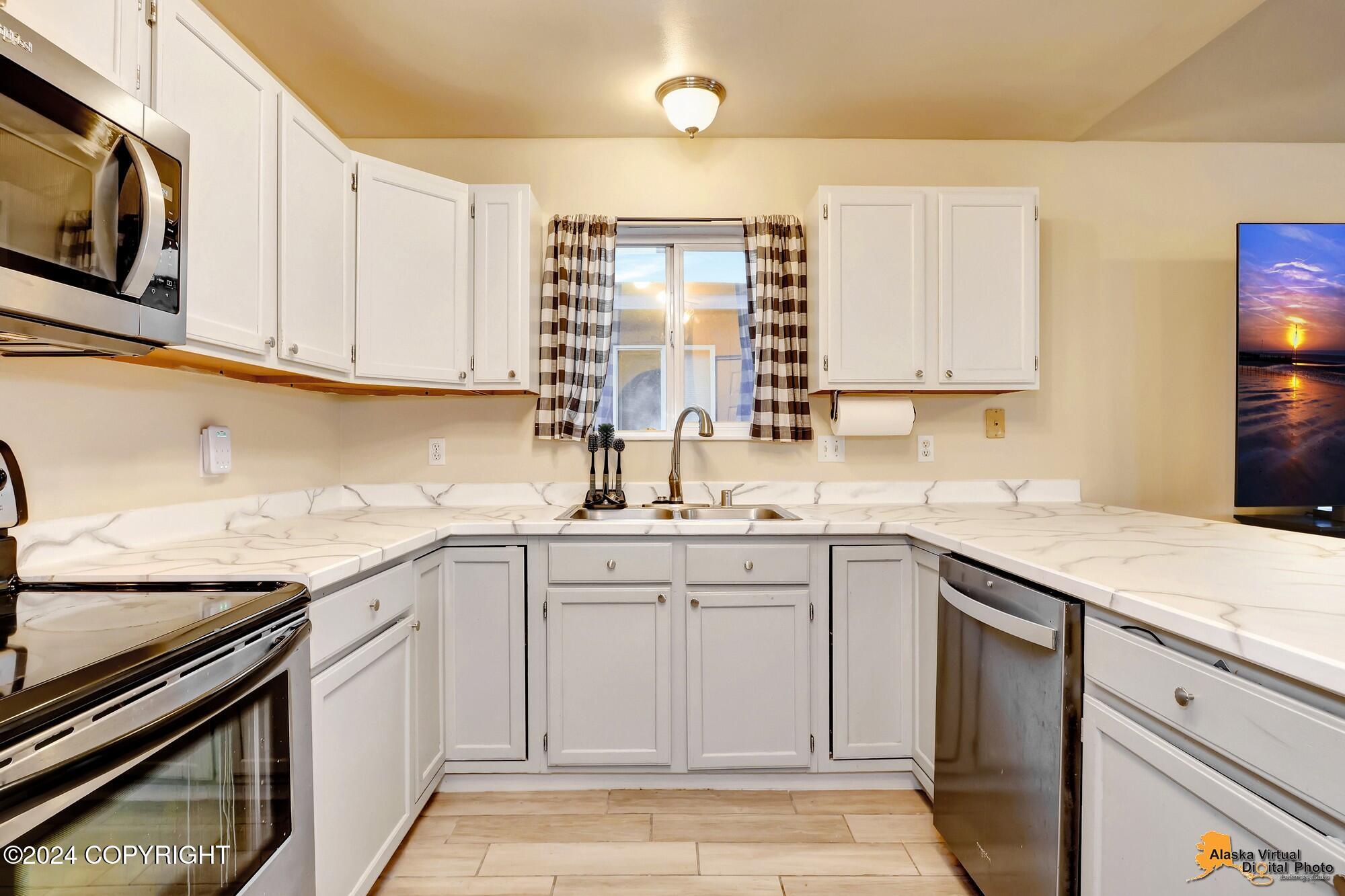 8537 Cross Pointe Loop