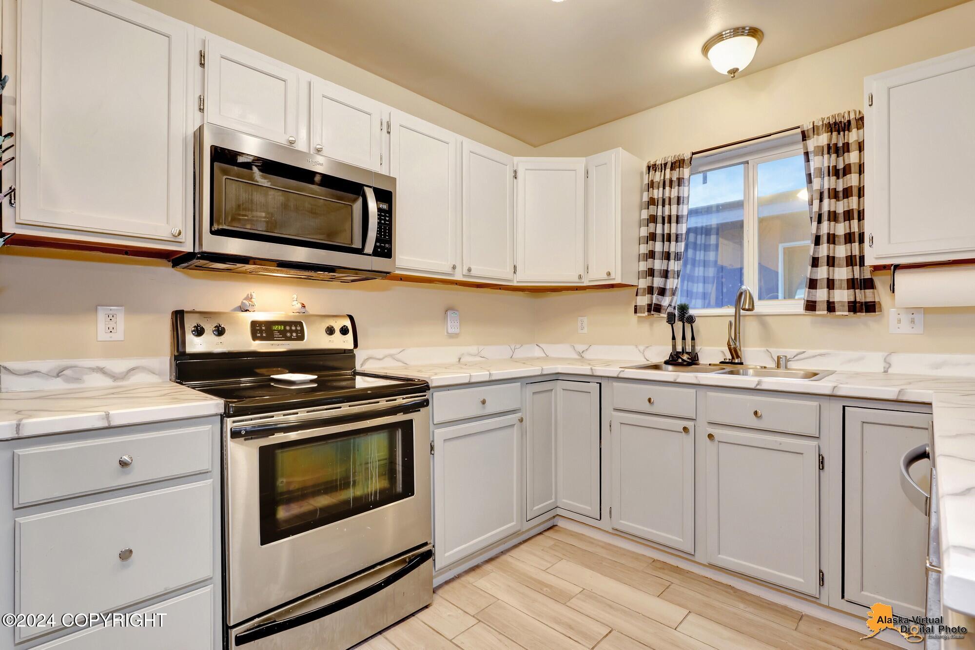 8537 Cross Pointe Loop