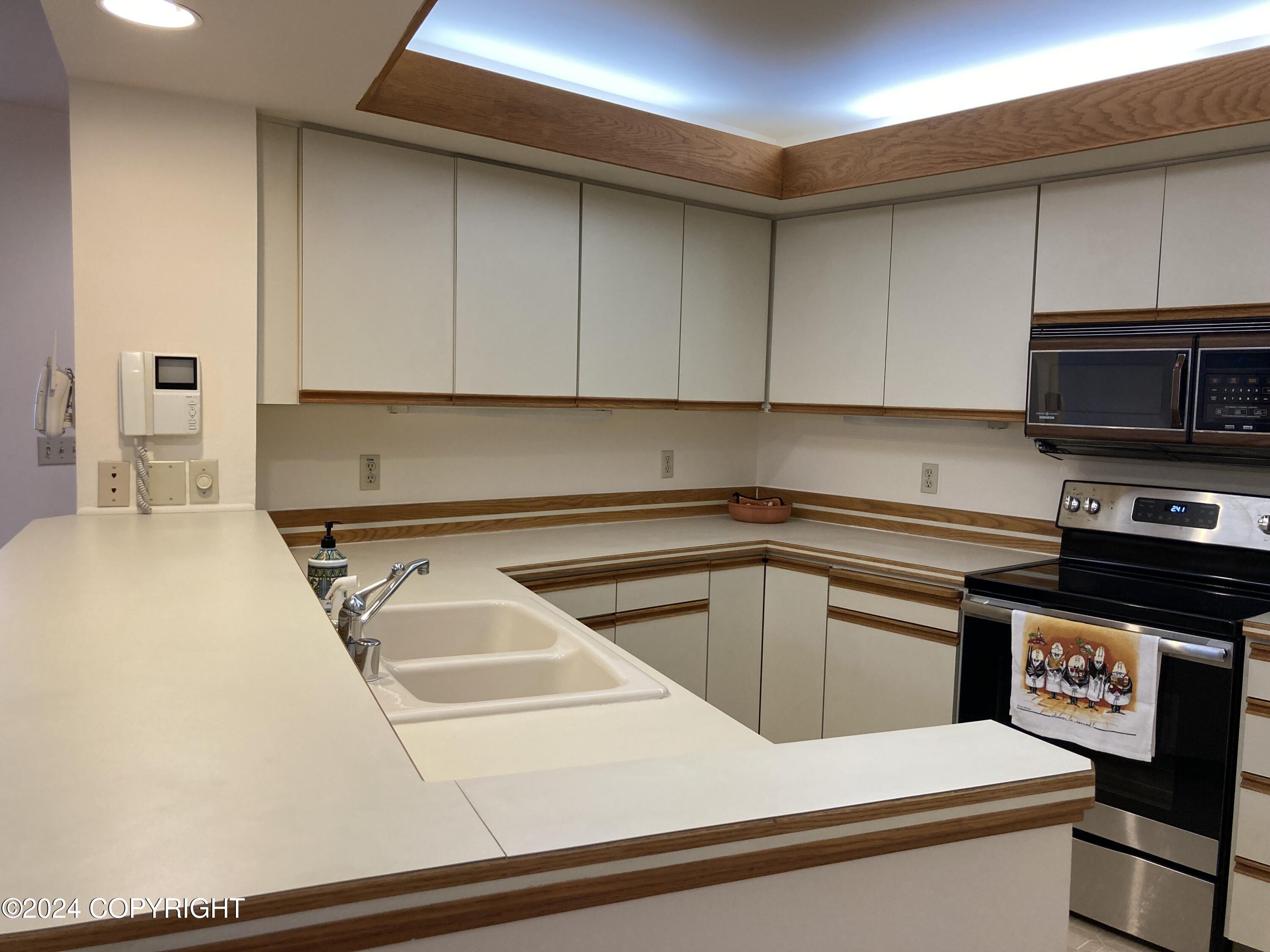 1032 W 11th Avenue # 202 Unit: #202