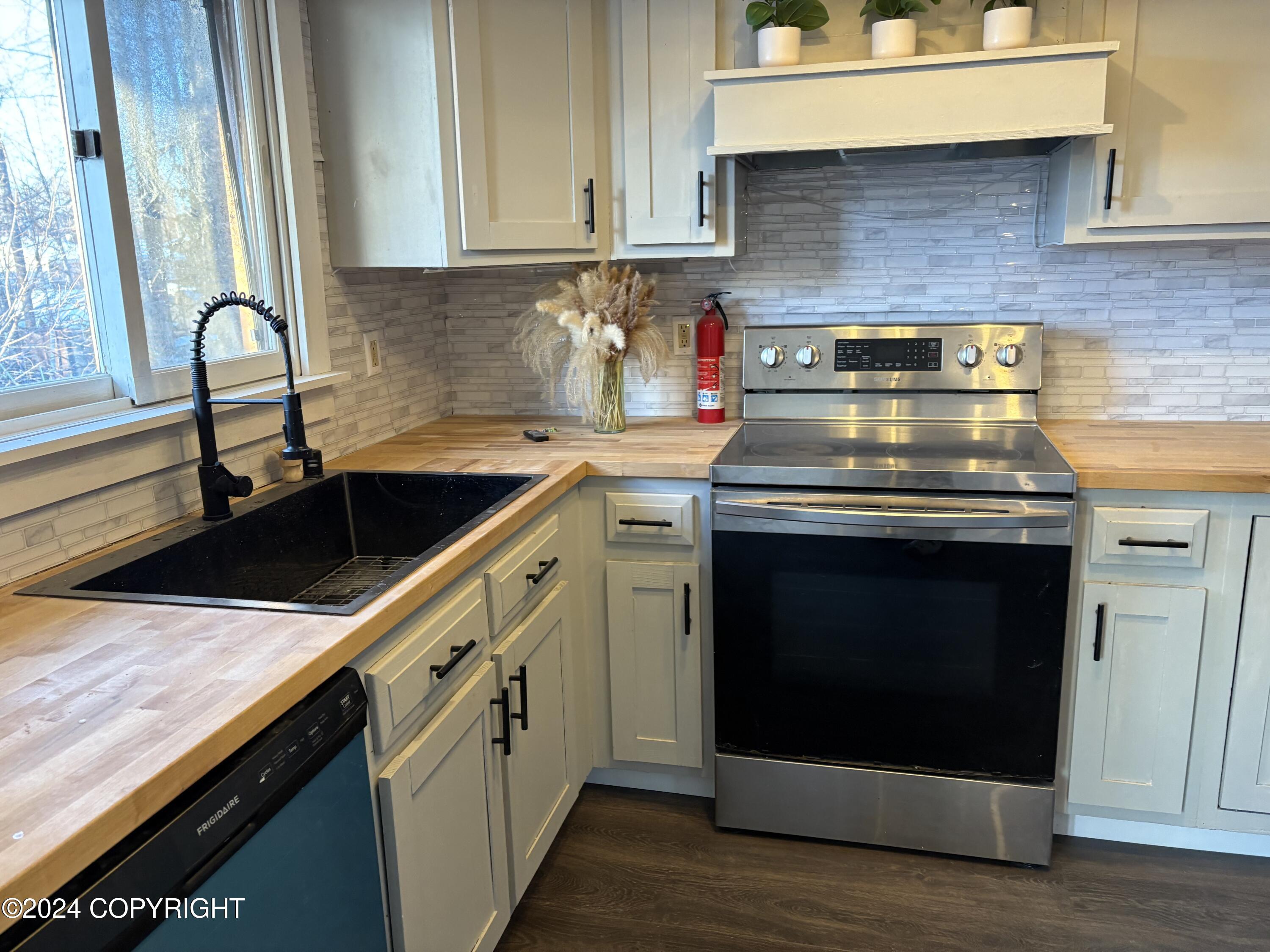 7010 Oakwood Drive