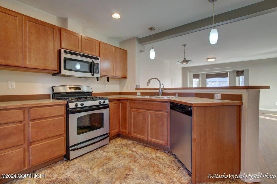 6555 Kara Sue Loop # 100 Unit: #100