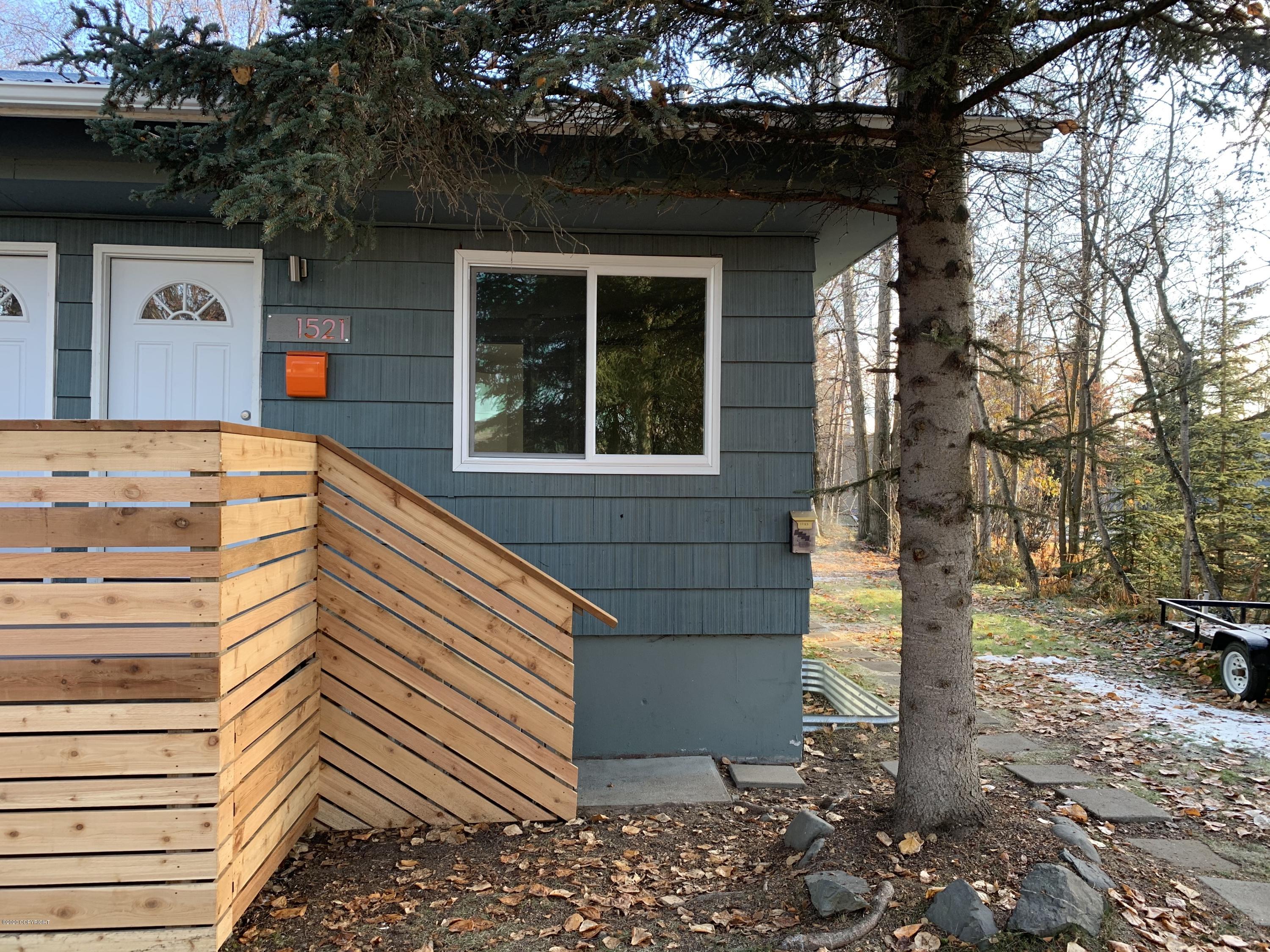 1521 Kinnikinnick Street