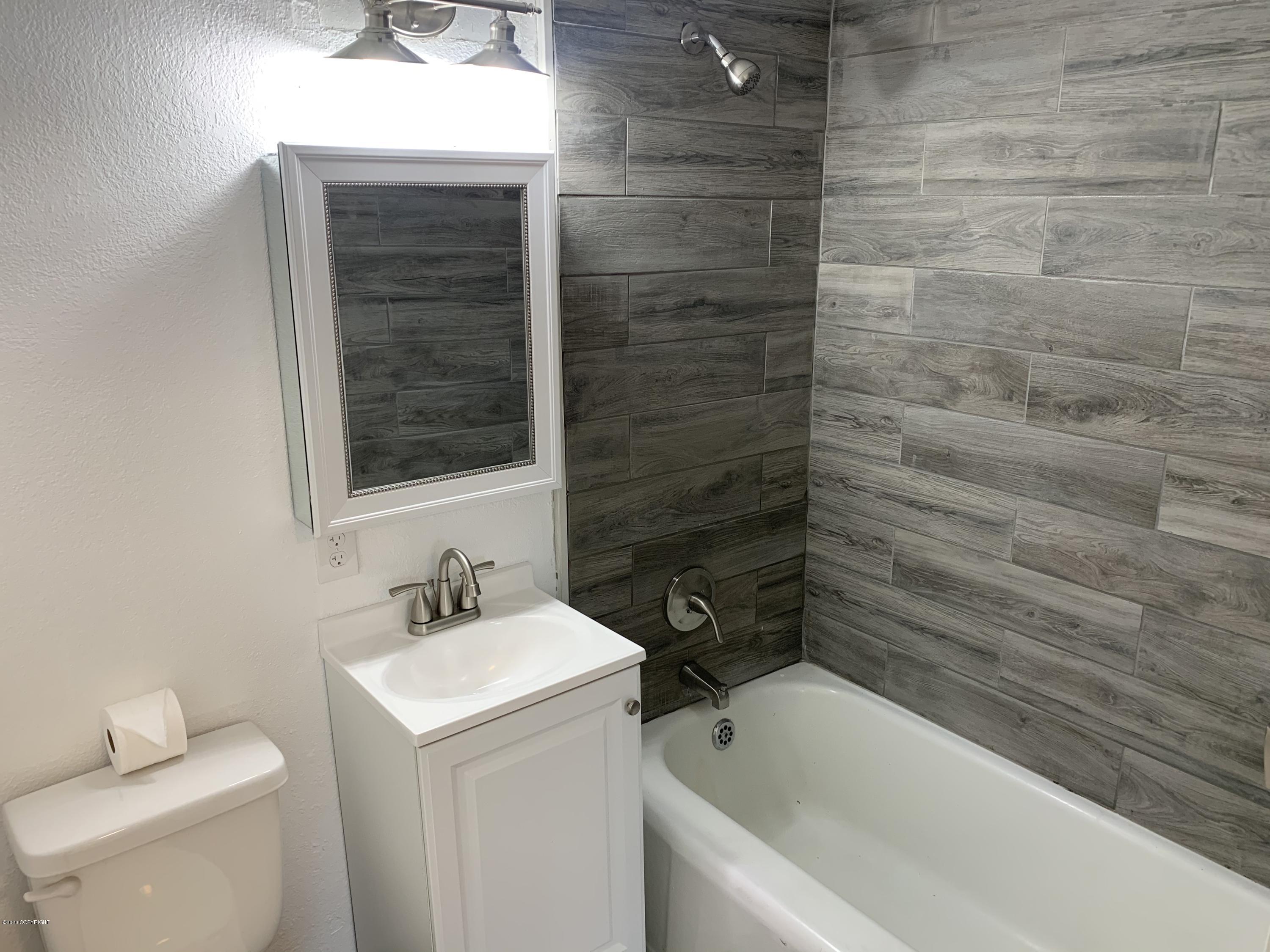 1521 Kinnikinnick Street