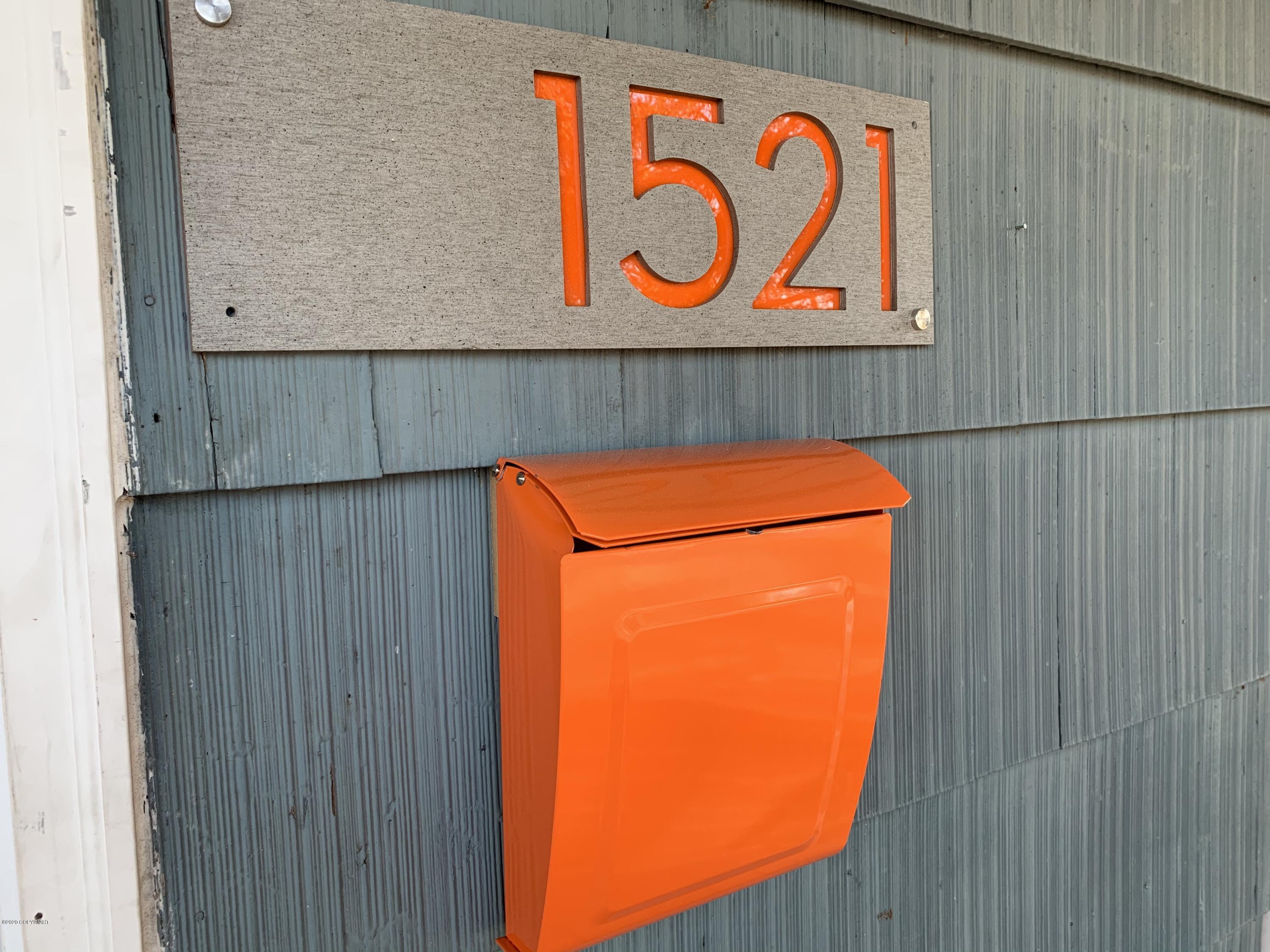 1521 Kinnikinnick Street