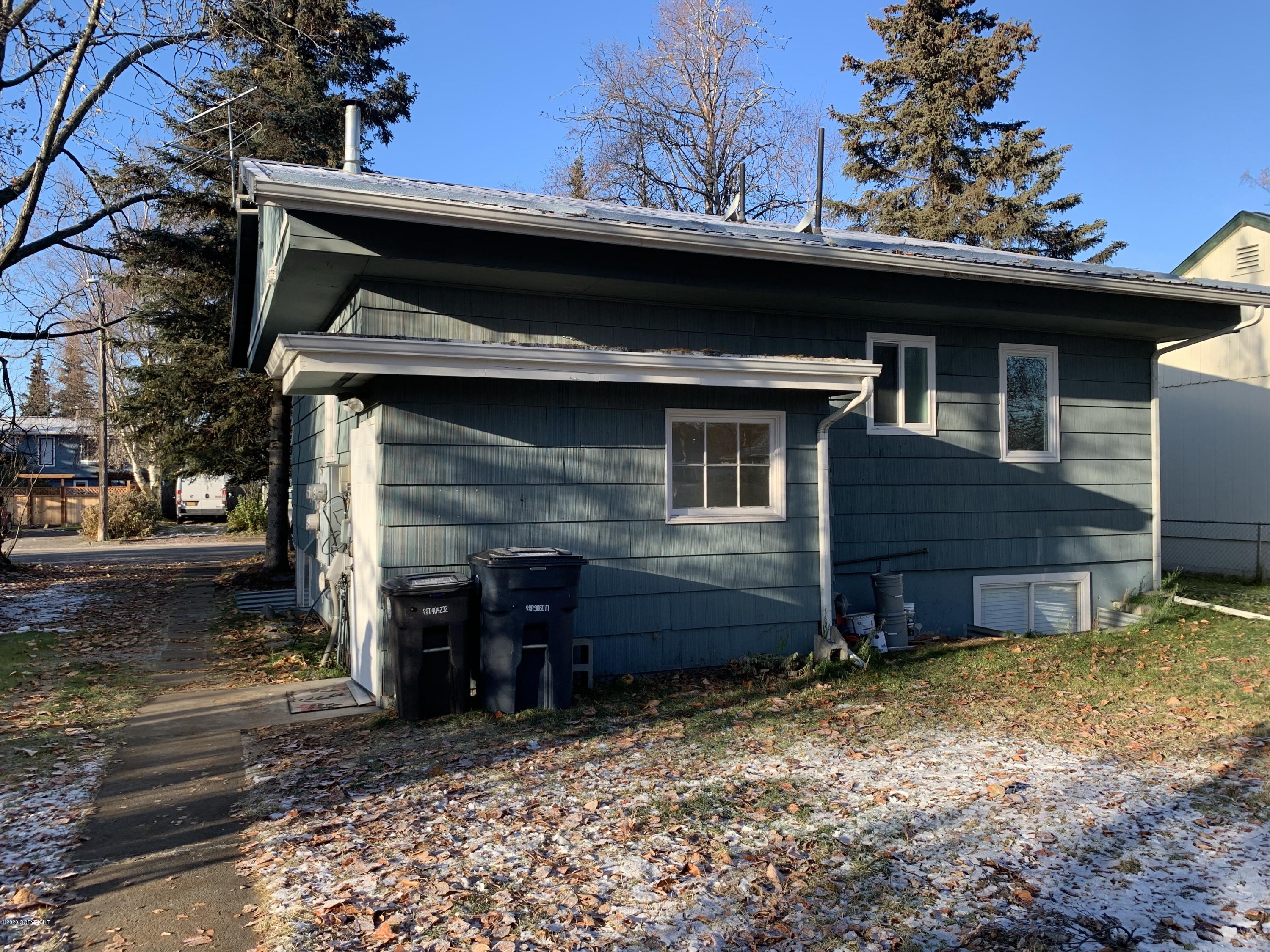 1521 Kinnikinnick Street