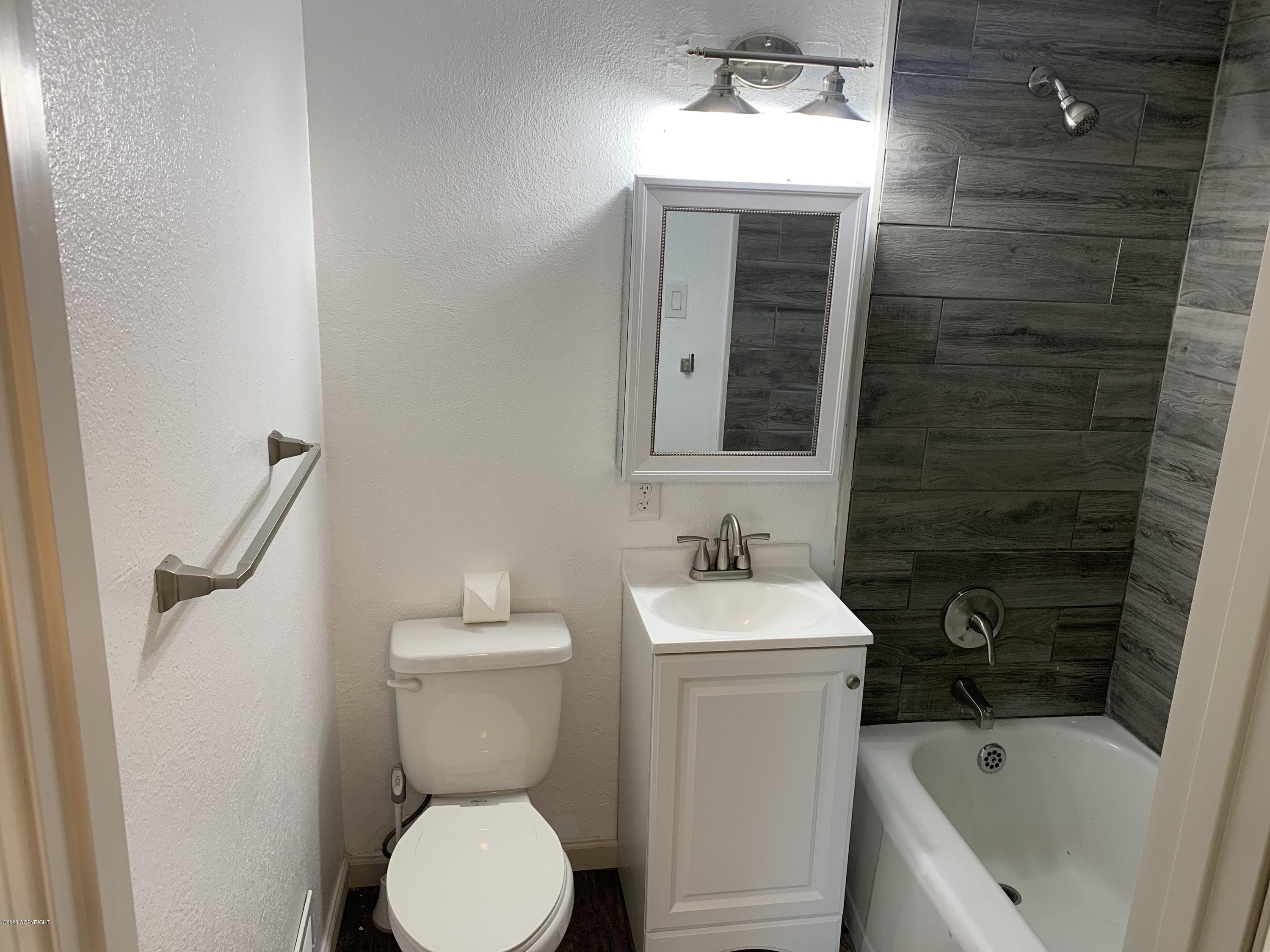 1521 Kinnikinnick Street