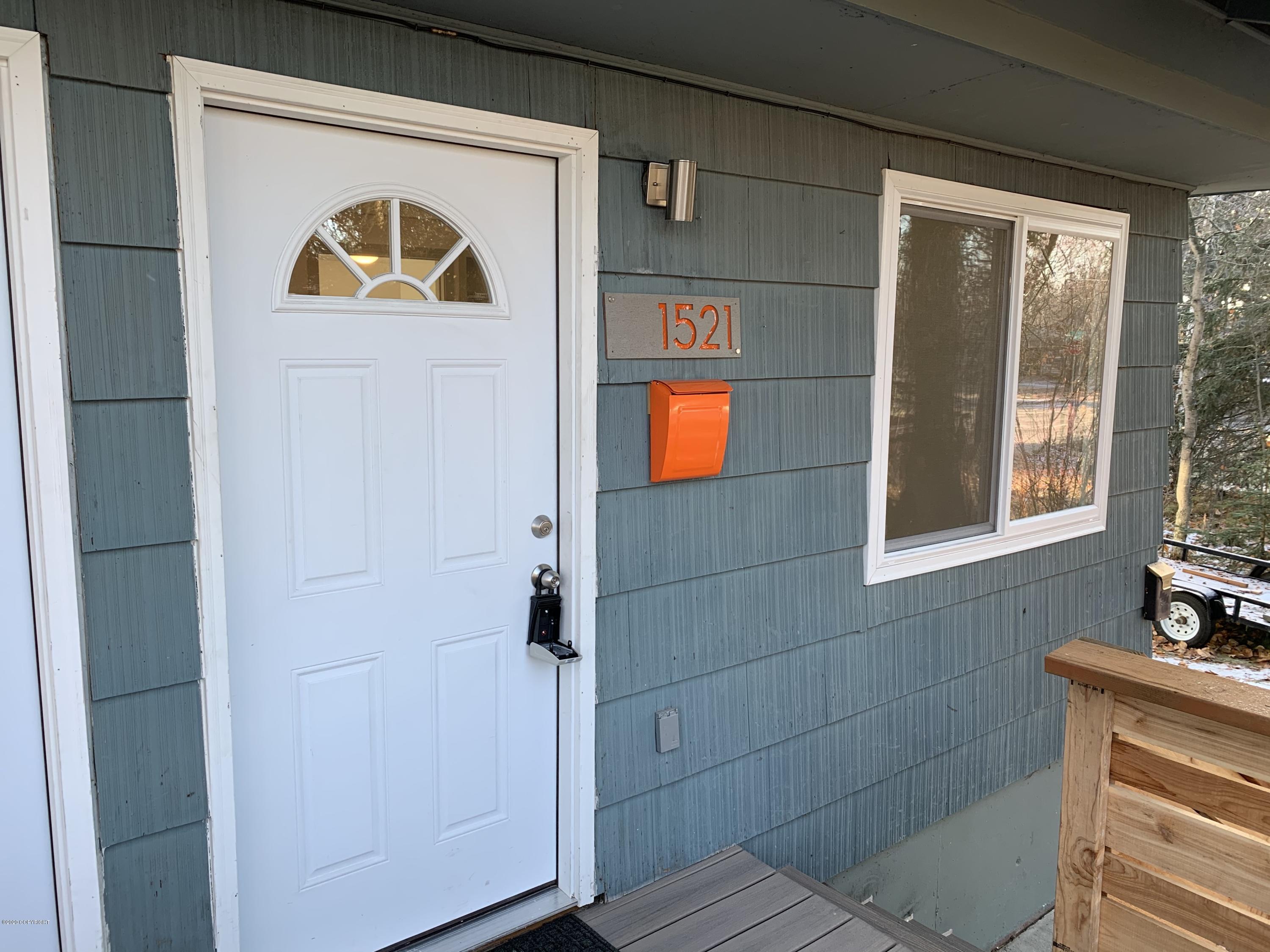 1521 Kinnikinnick Street