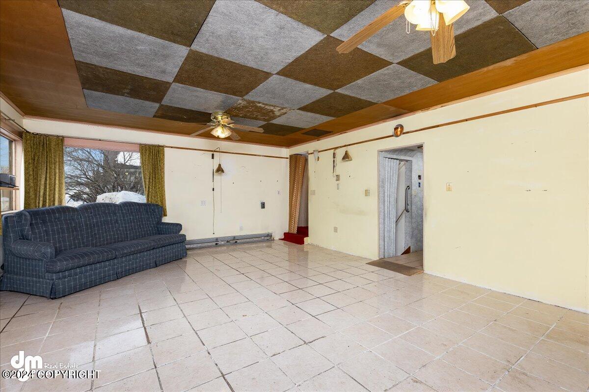 323 W Harvard Avenue