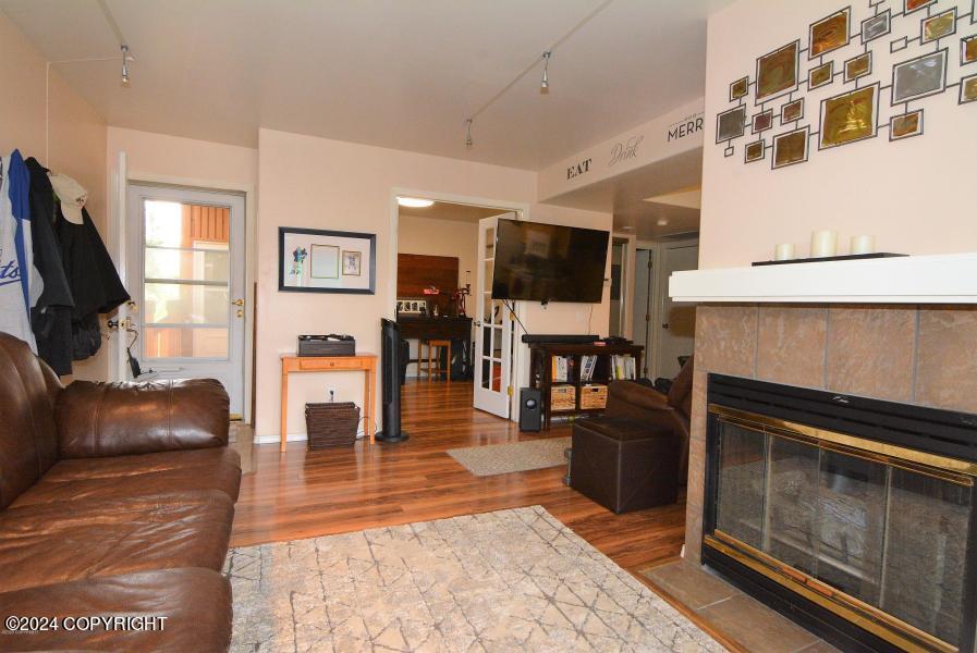 7310 Huntsman cir Circle Unit: 17H``