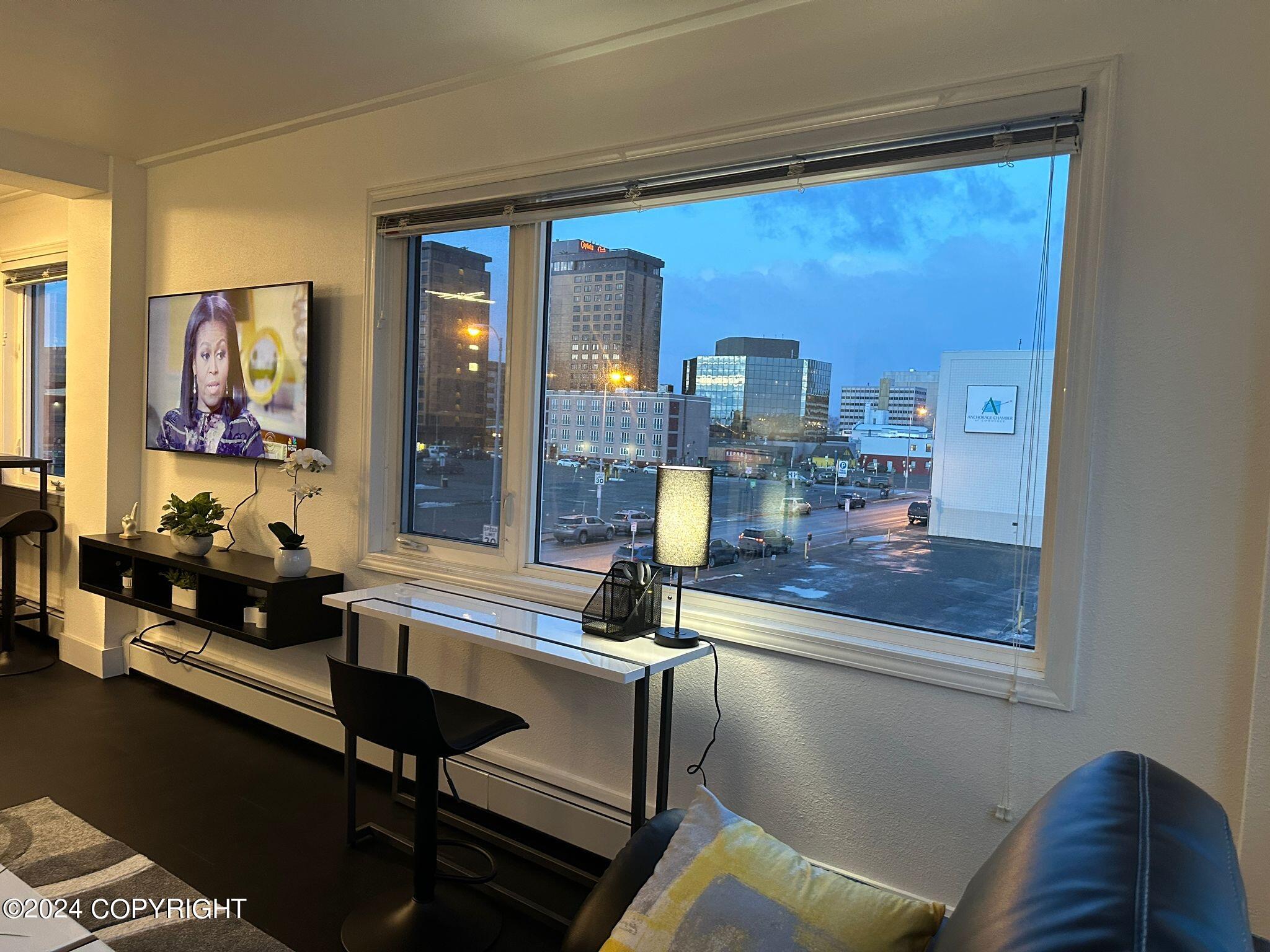 1110 W 6th Avenue # 302