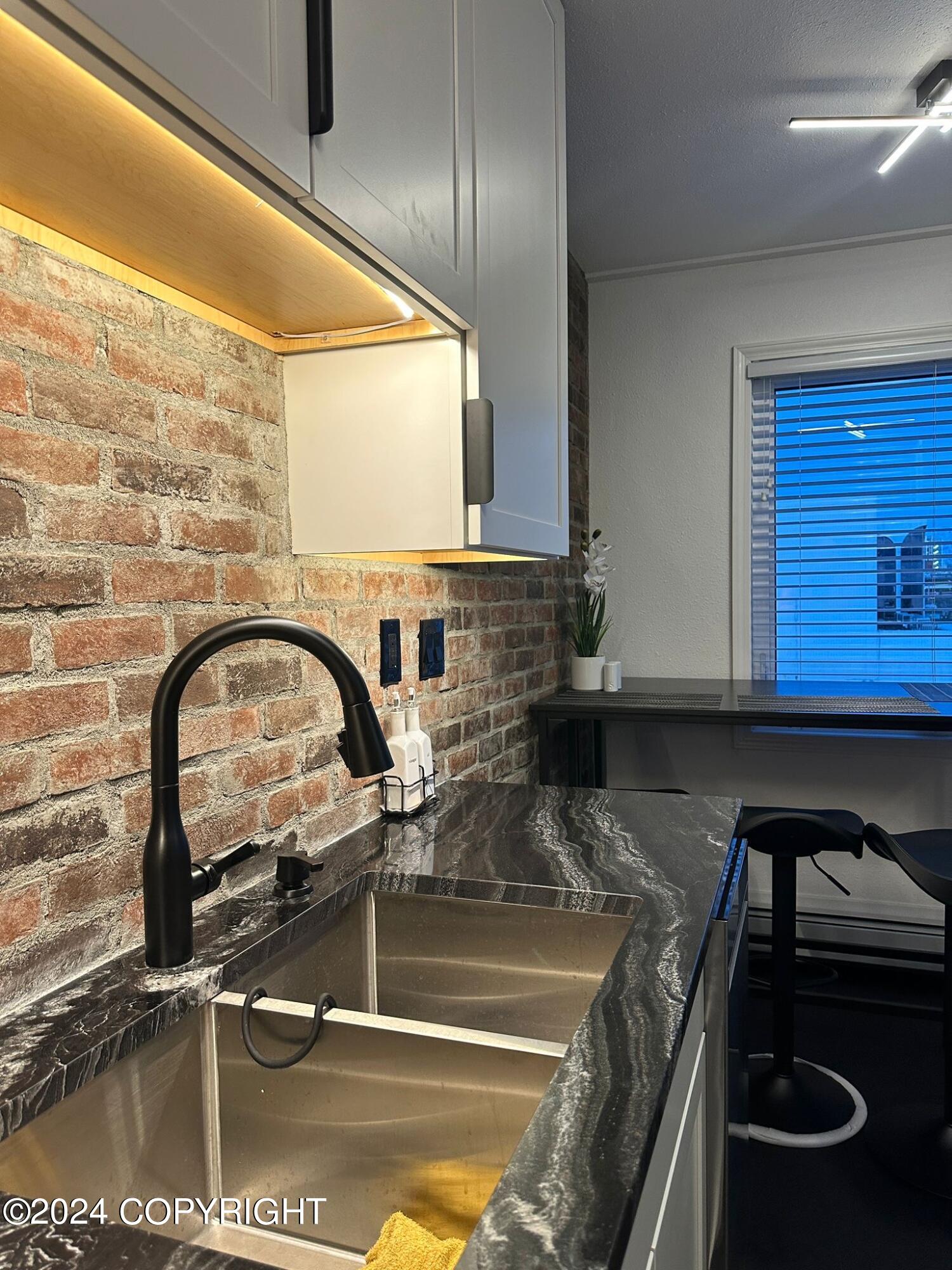 1110 W 6th Avenue # 302
