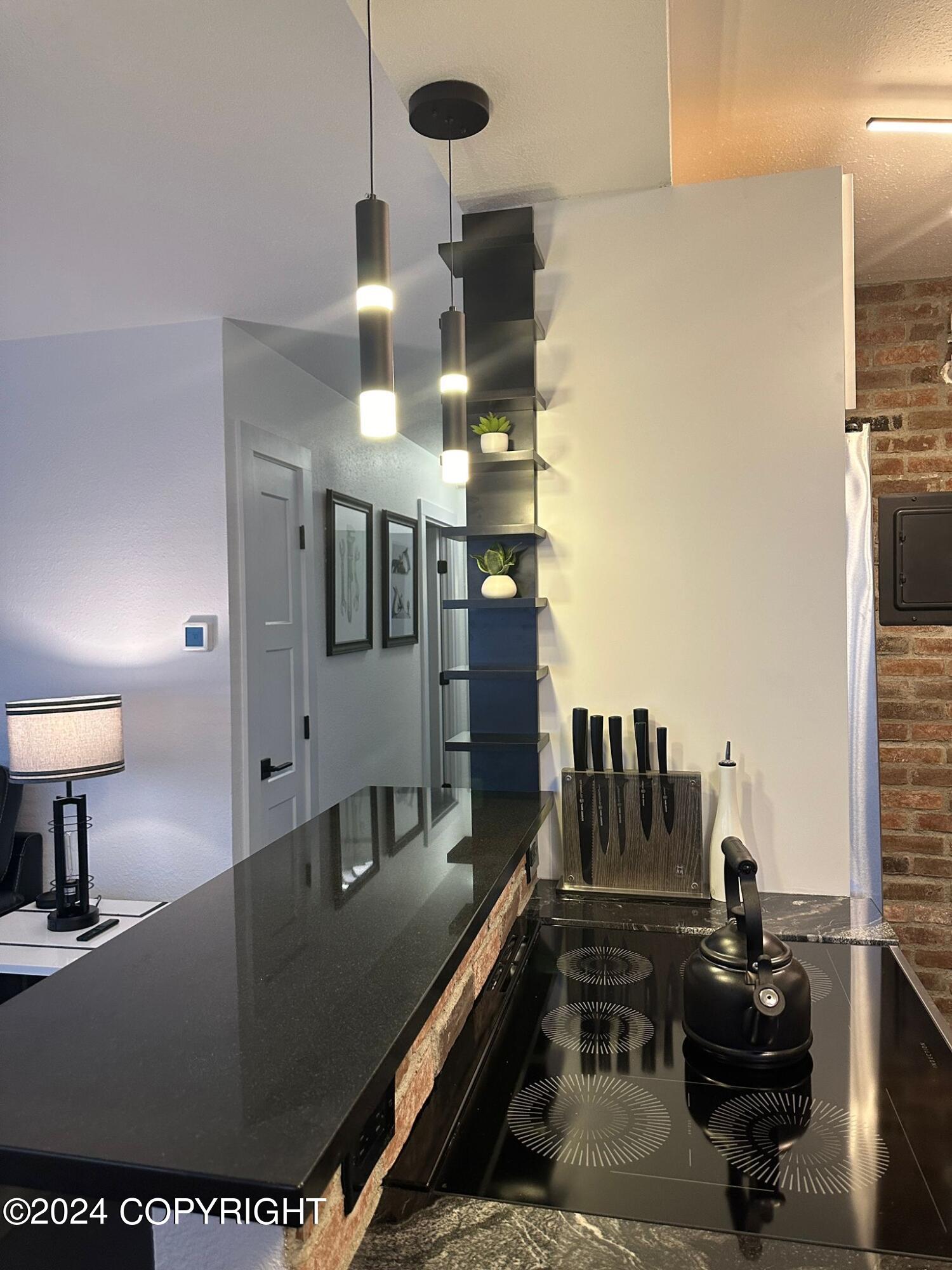 1110 W 6th Avenue # 302