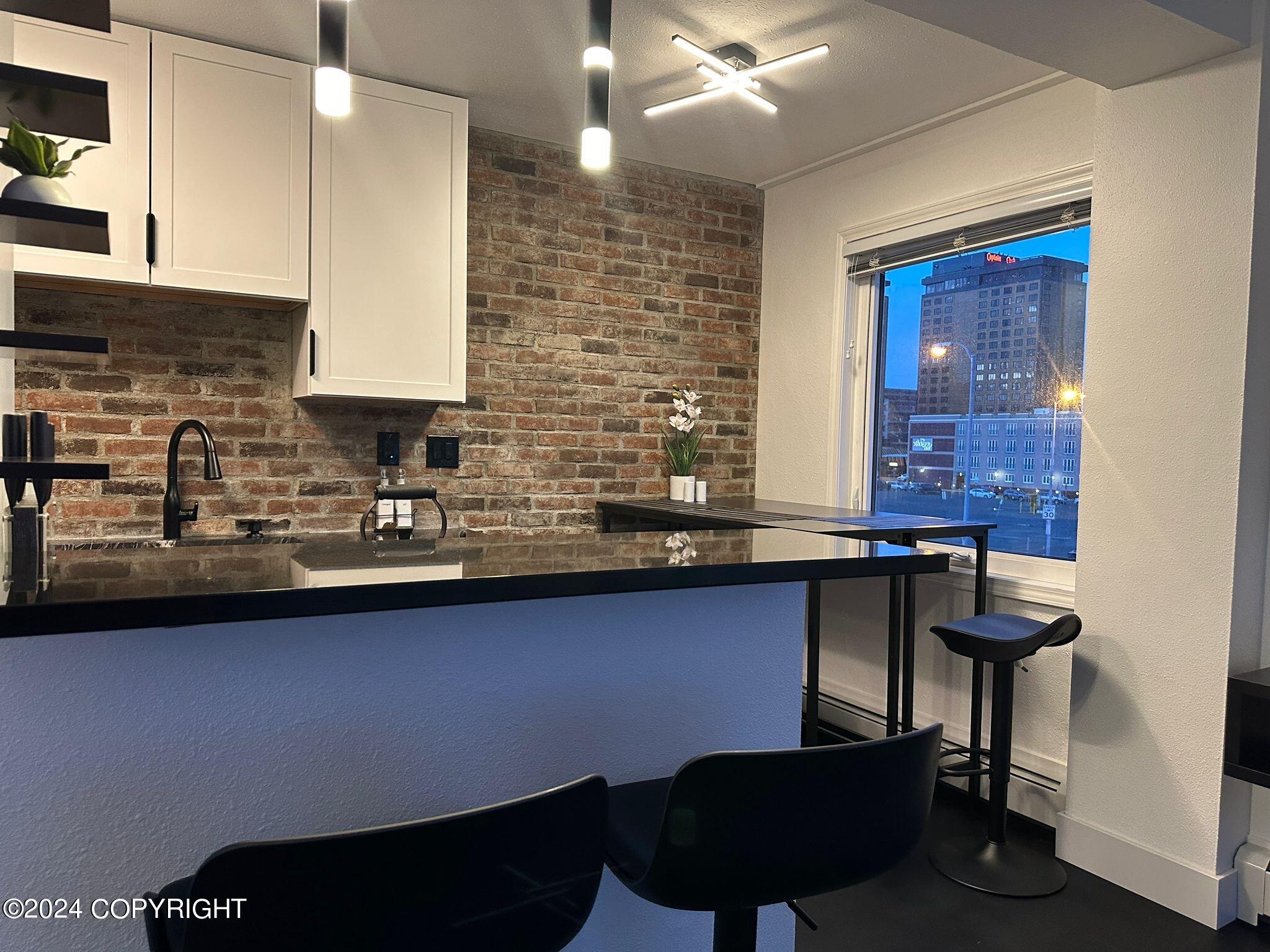 1110 W 6th Avenue # 302