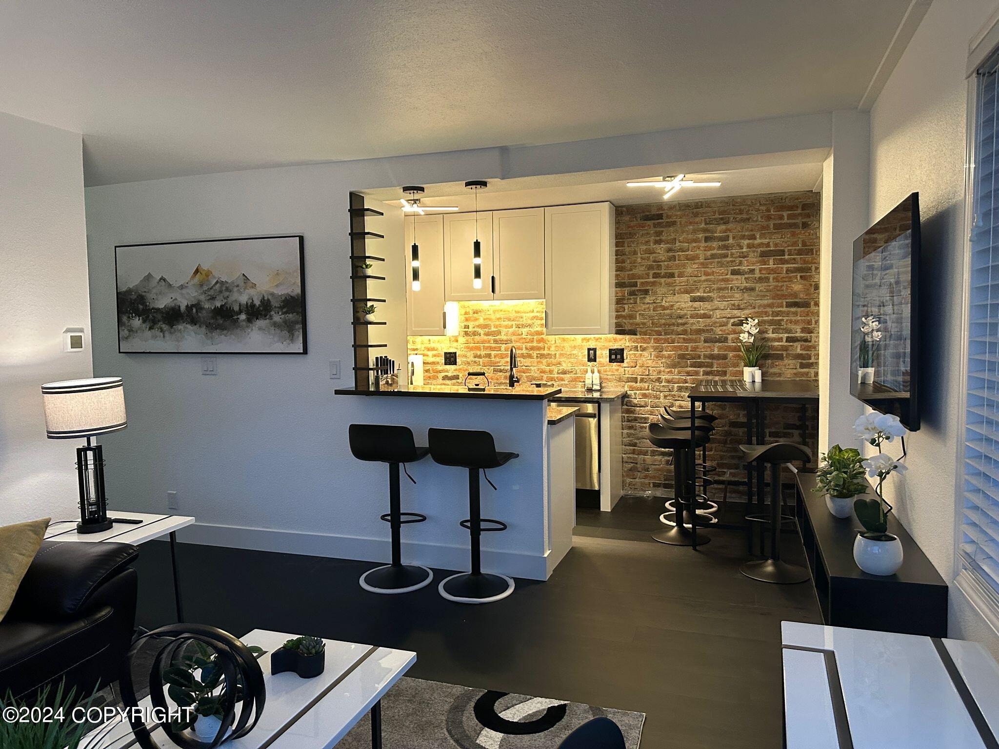 1110 W 6th Avenue # 302
