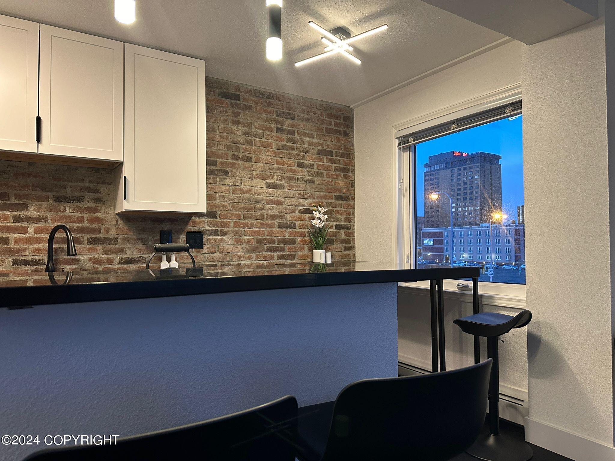 1110 W 6th Avenue # 302