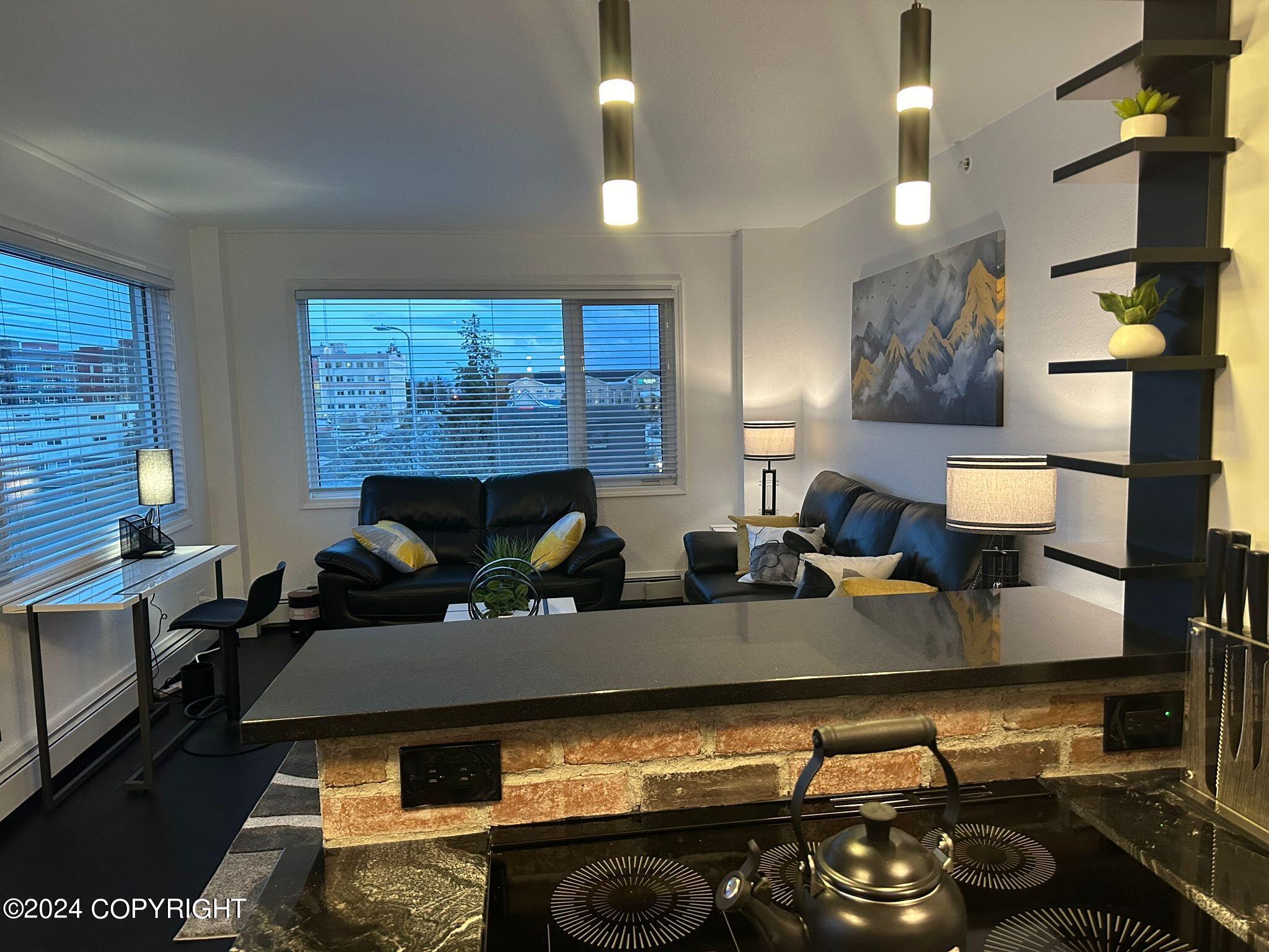 1110 W 6th Avenue # 302