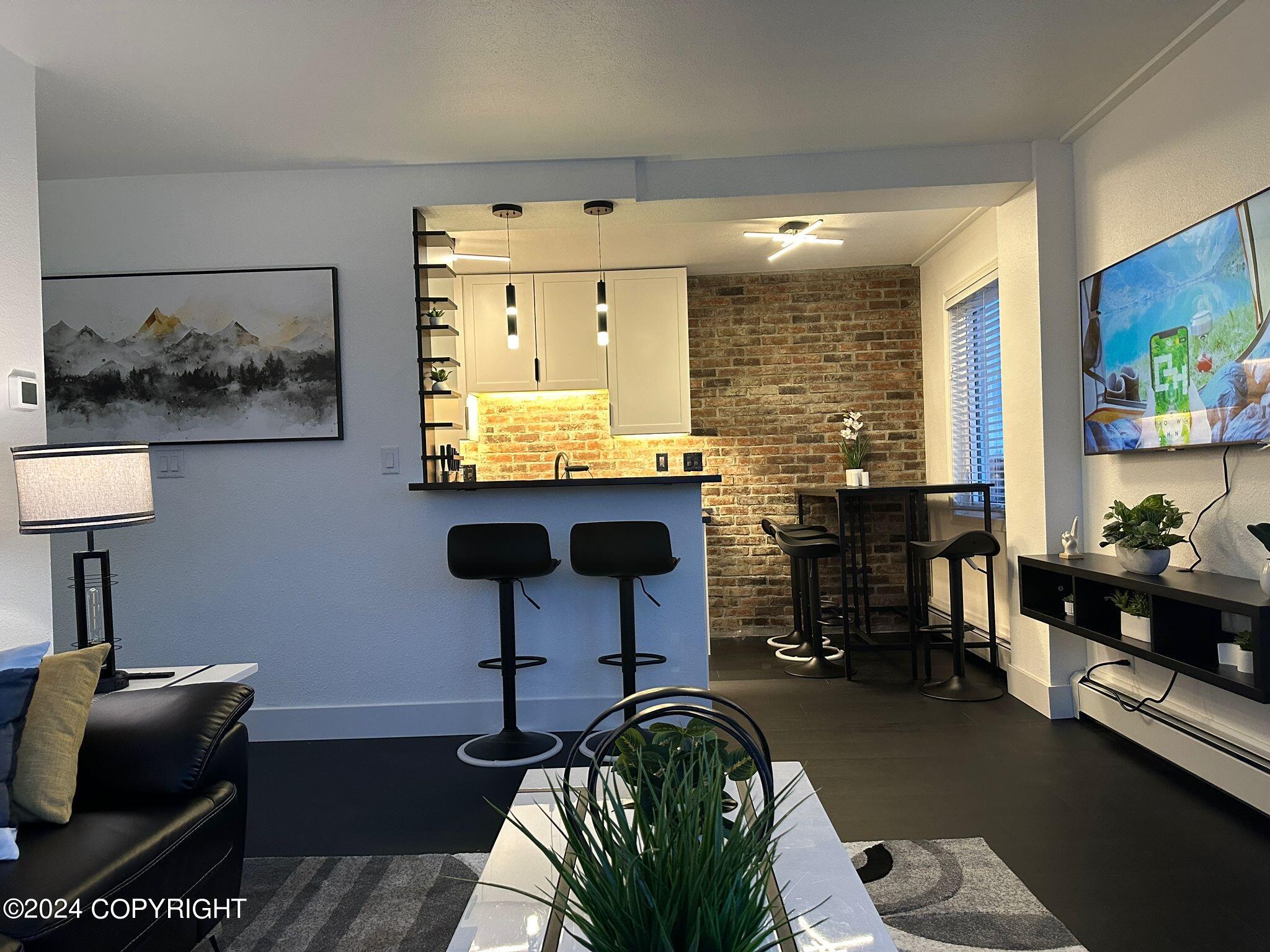 1110 W 6th Avenue # 302