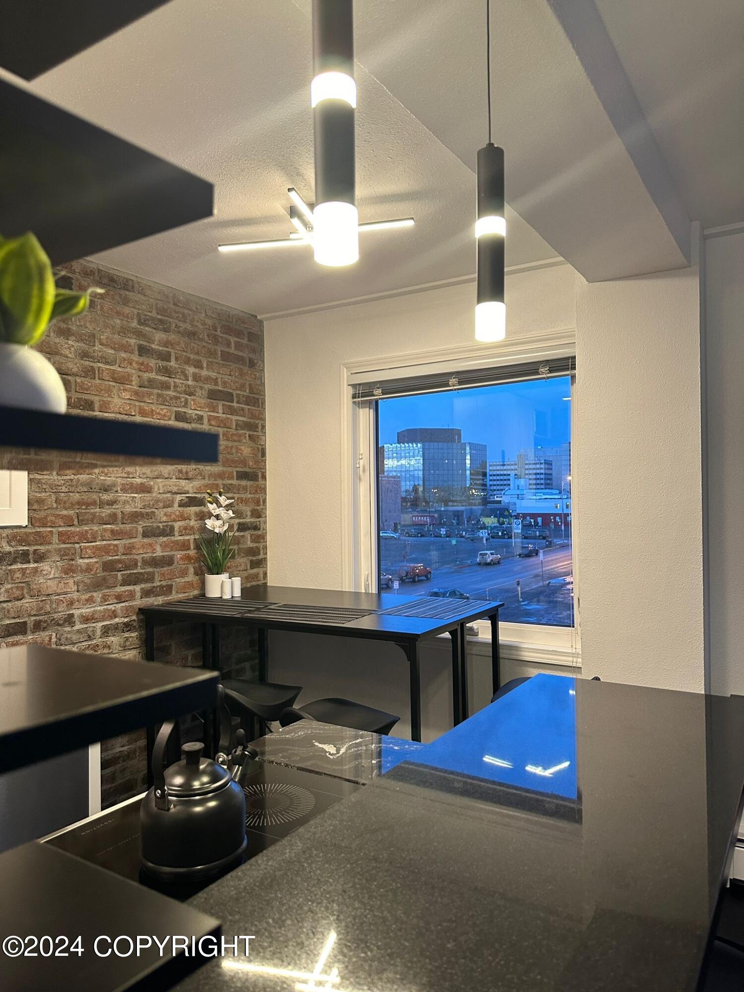 1110 W 6th Avenue # 302