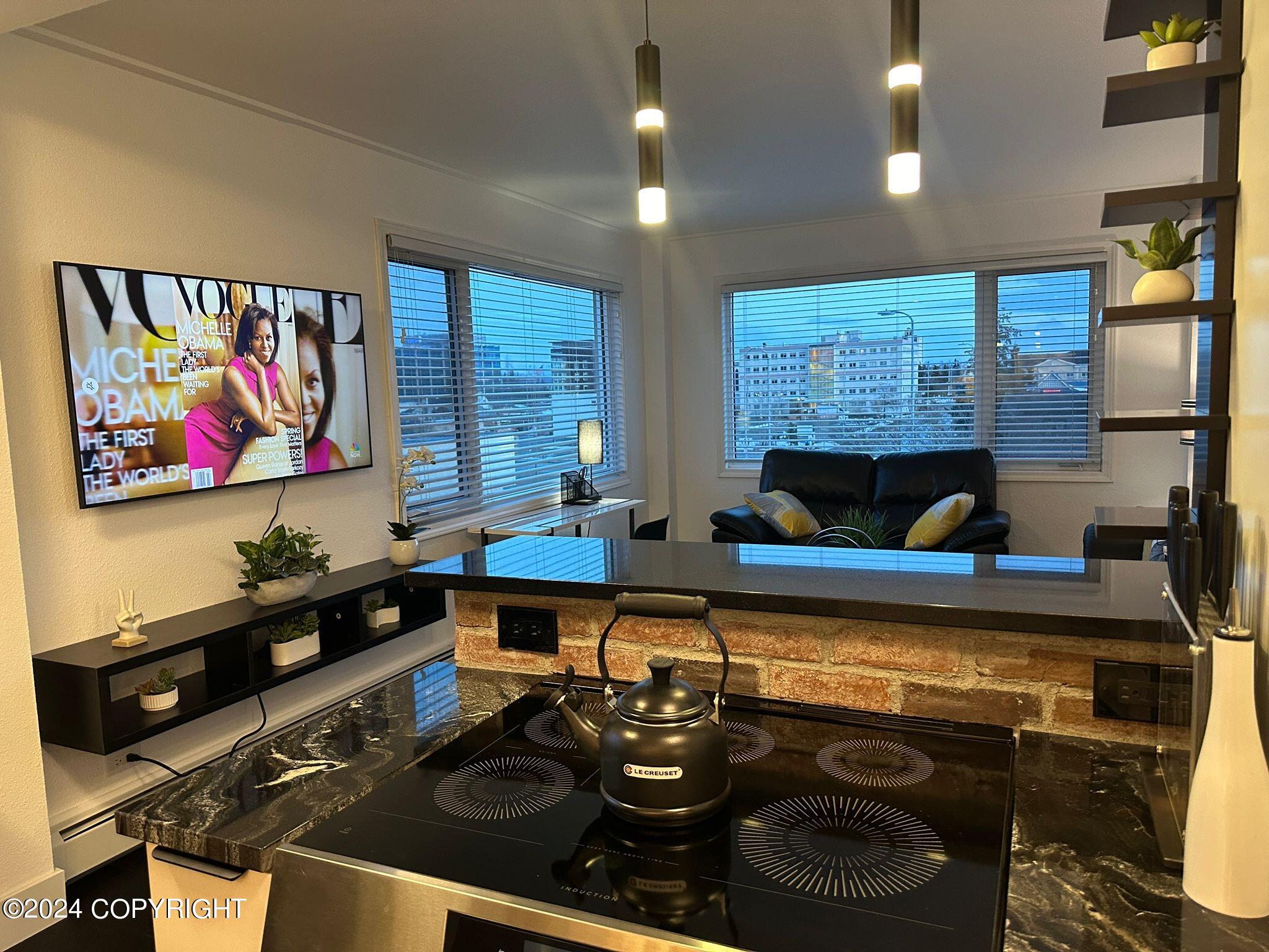 1110 W 6th Avenue # 302