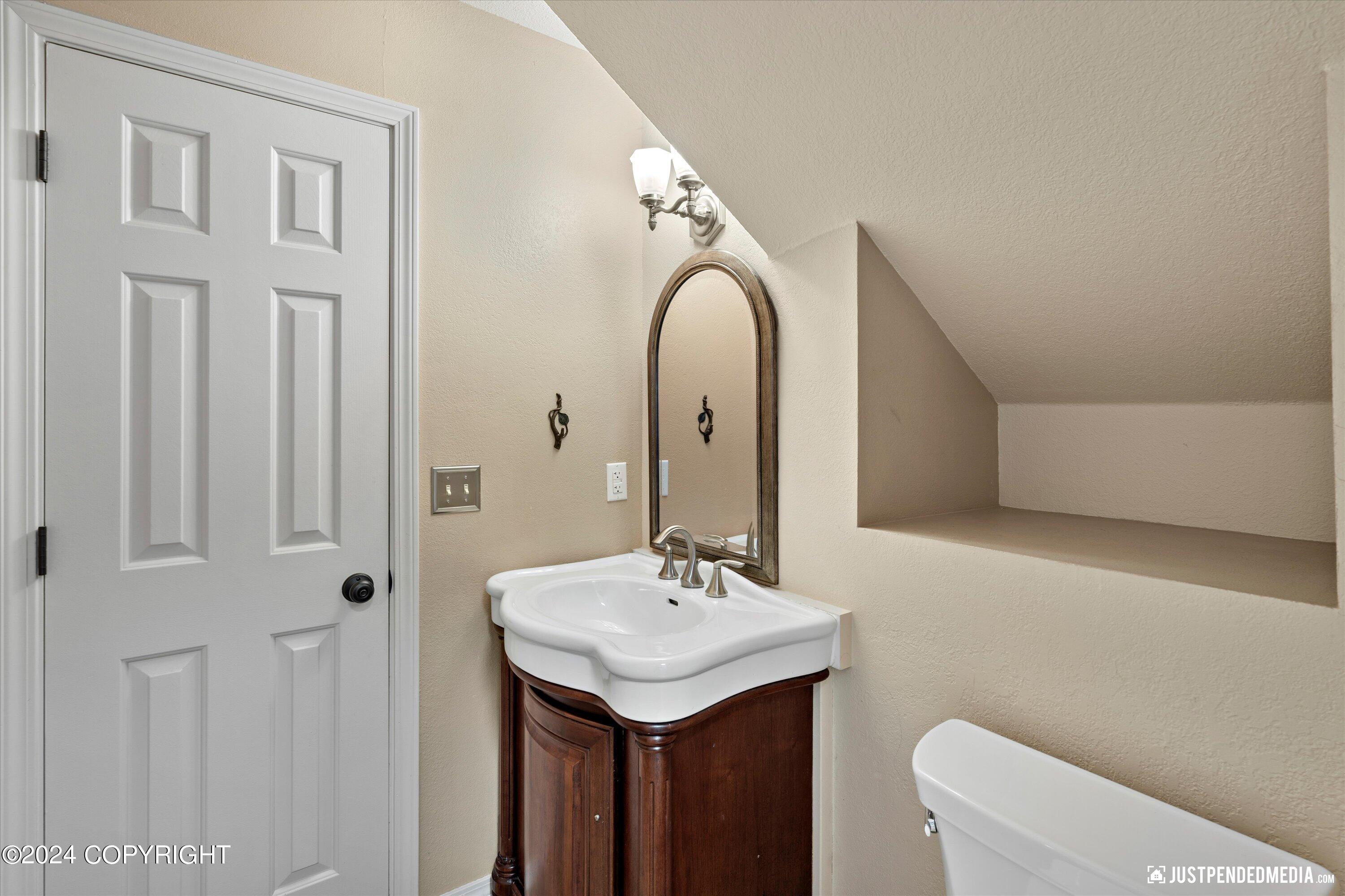 15651 Southpark Loop